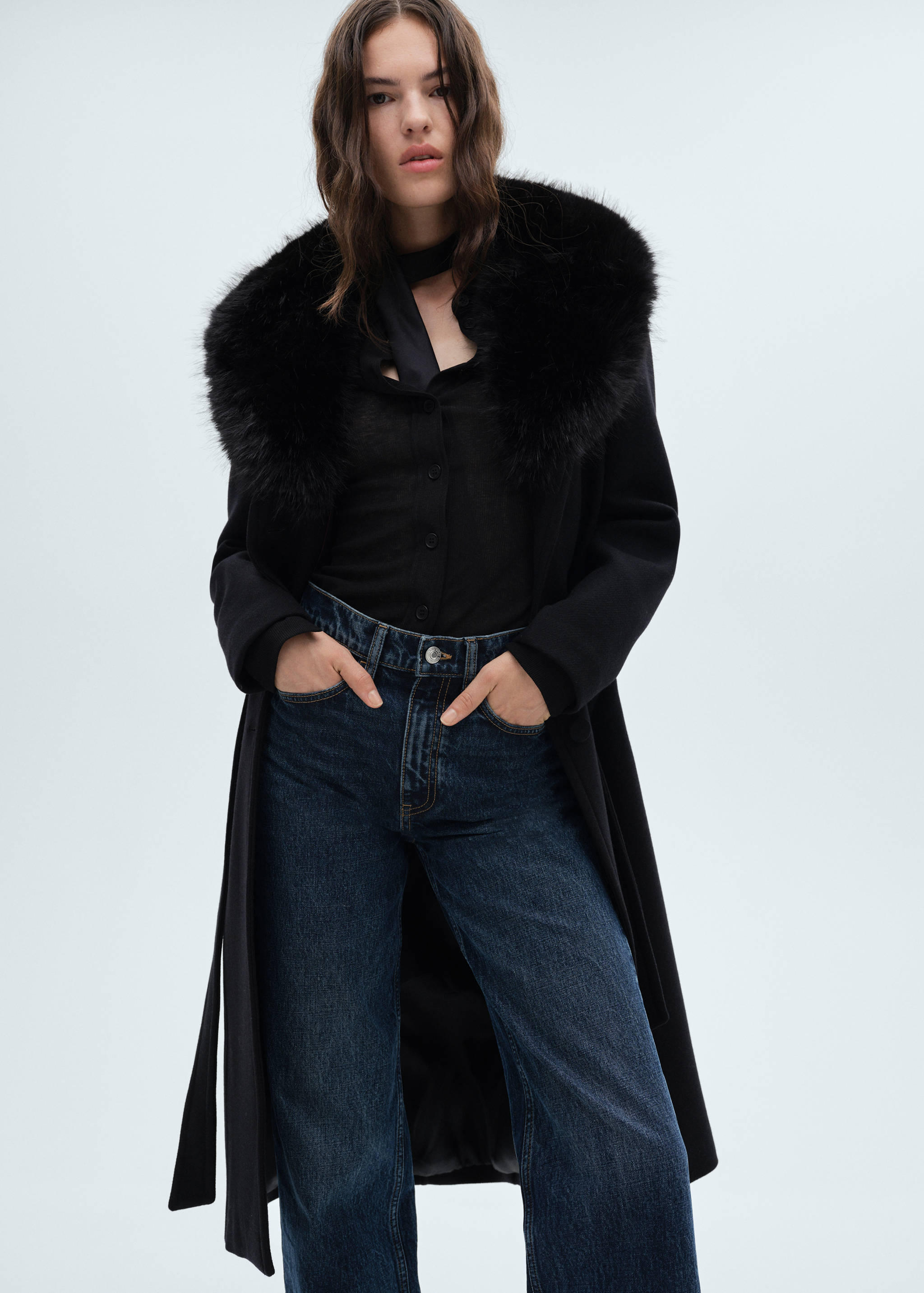 Abrigo lana cuello pelo desmontable - Plano medio