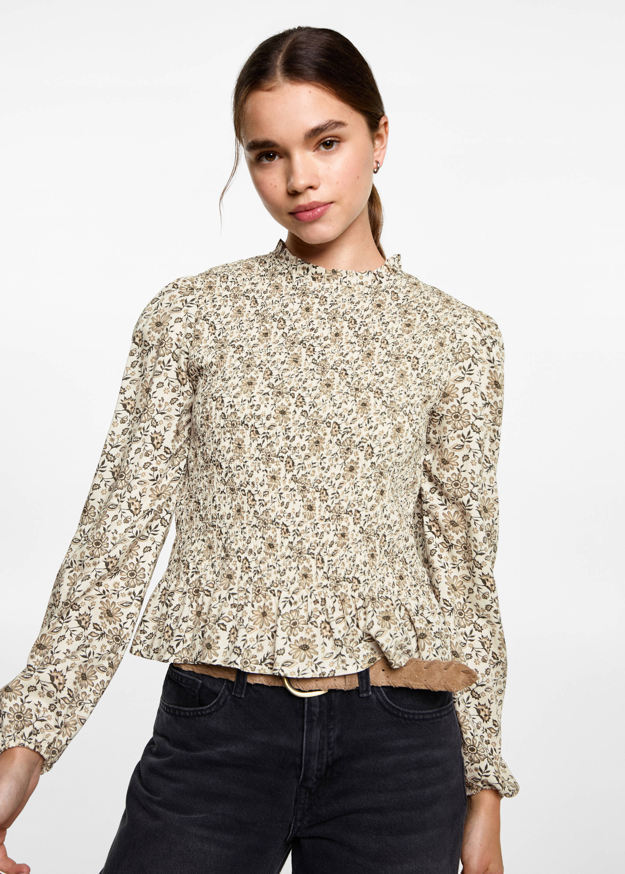 Blusa fruncida floral - Plano medio
