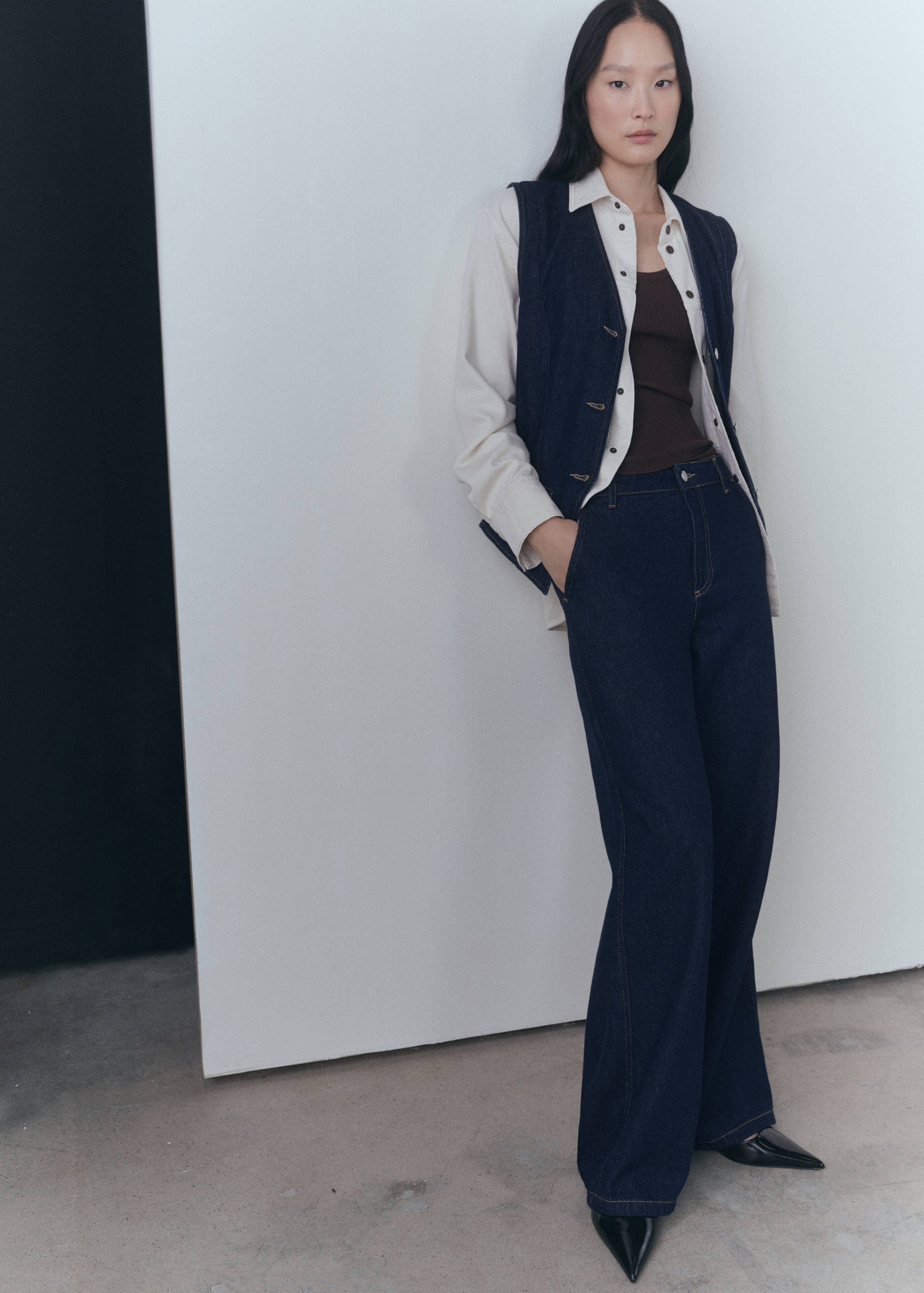 Wide leg rinse-wash jeans - General plane