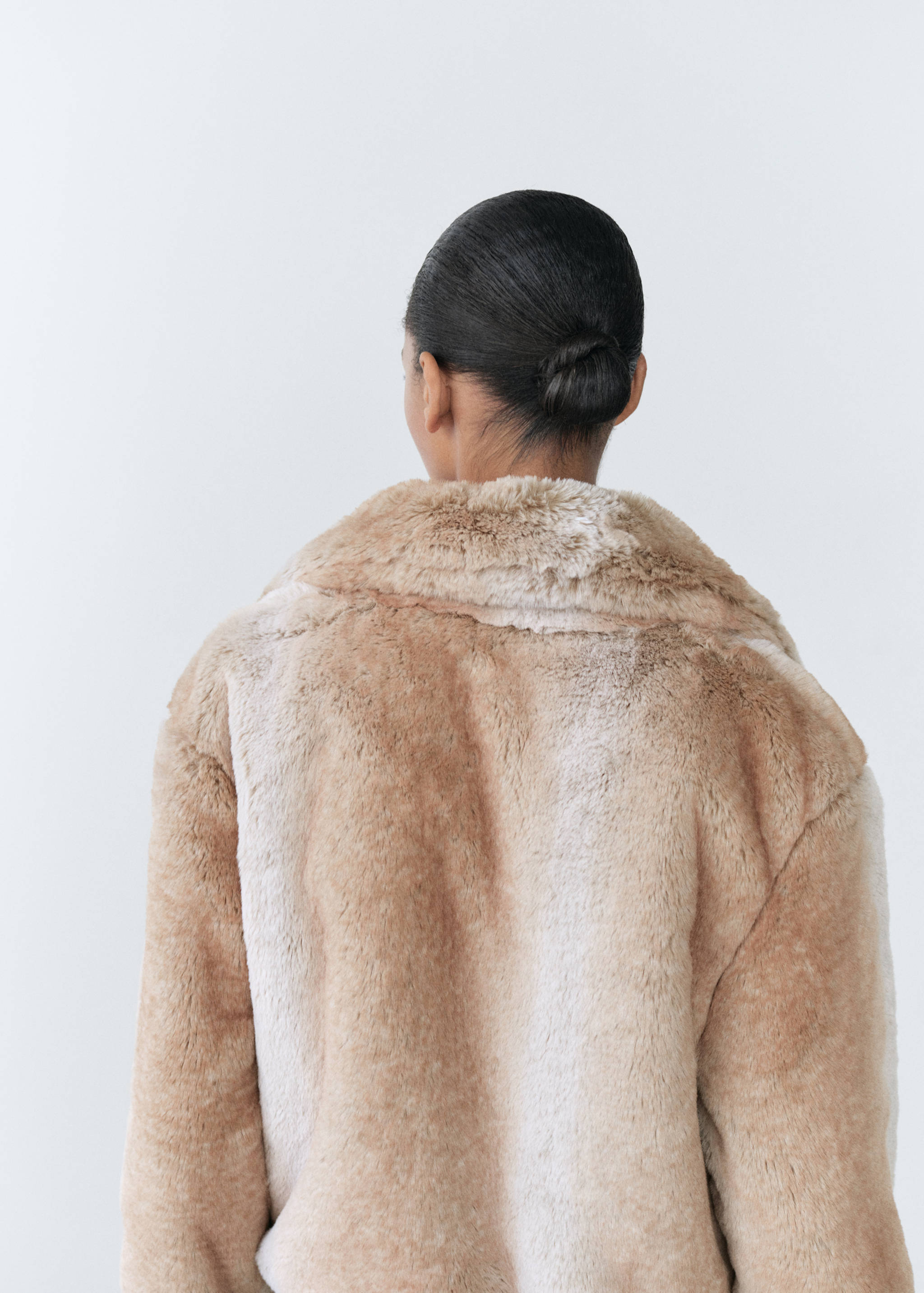 Faux-fur jacket with lapels - Reverse of the article