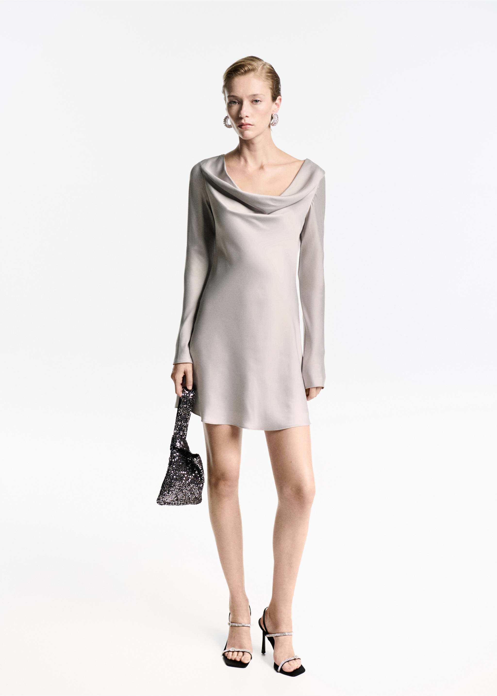 Satiniertes Kleid mit drapiertem Ausschnitt - Allgemeine Ansicht, Silber. Ref: 77059057-00.