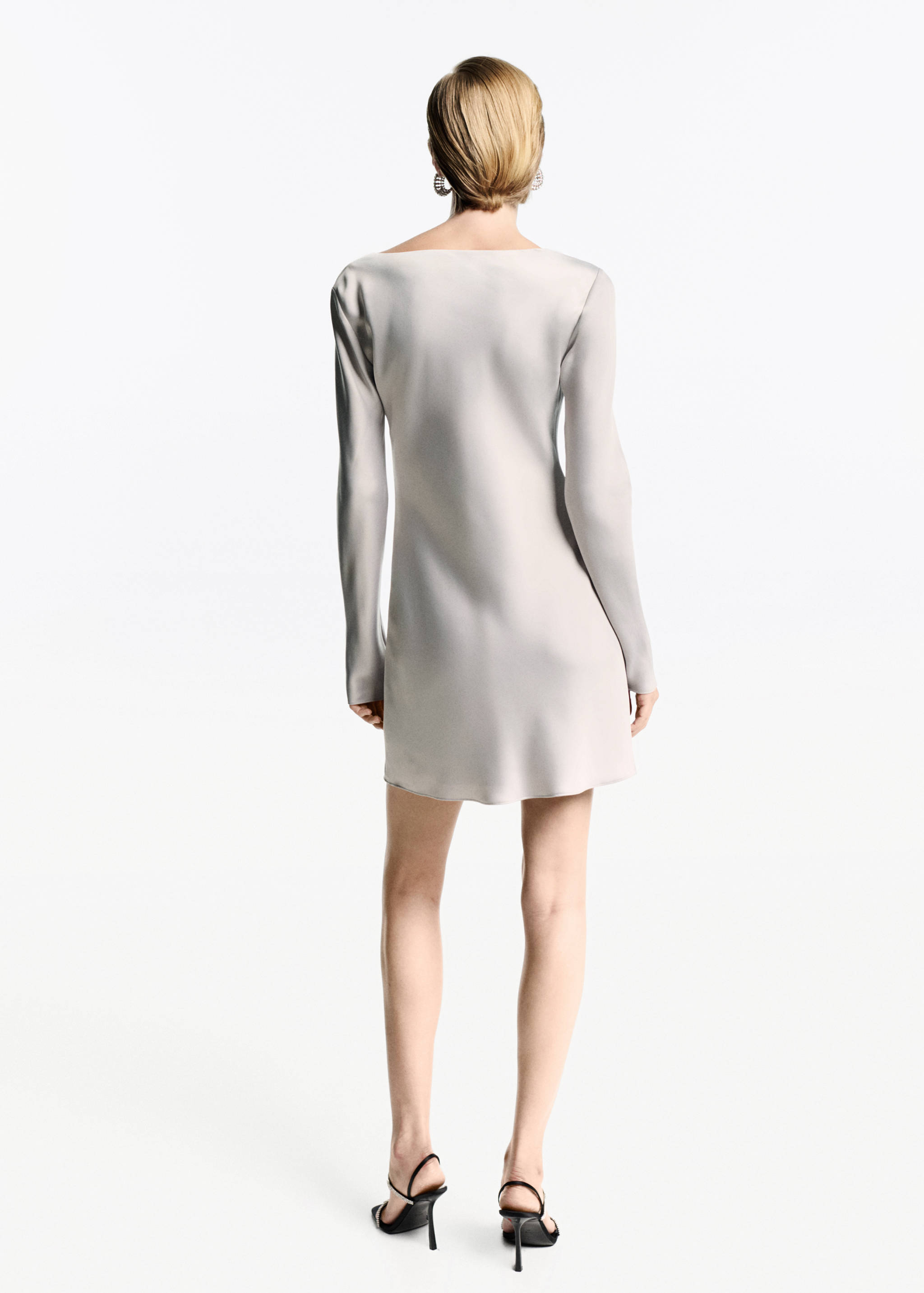 Satiniertes Kleid mit drapiertem Ausschnitt - Rückseite des Artikels