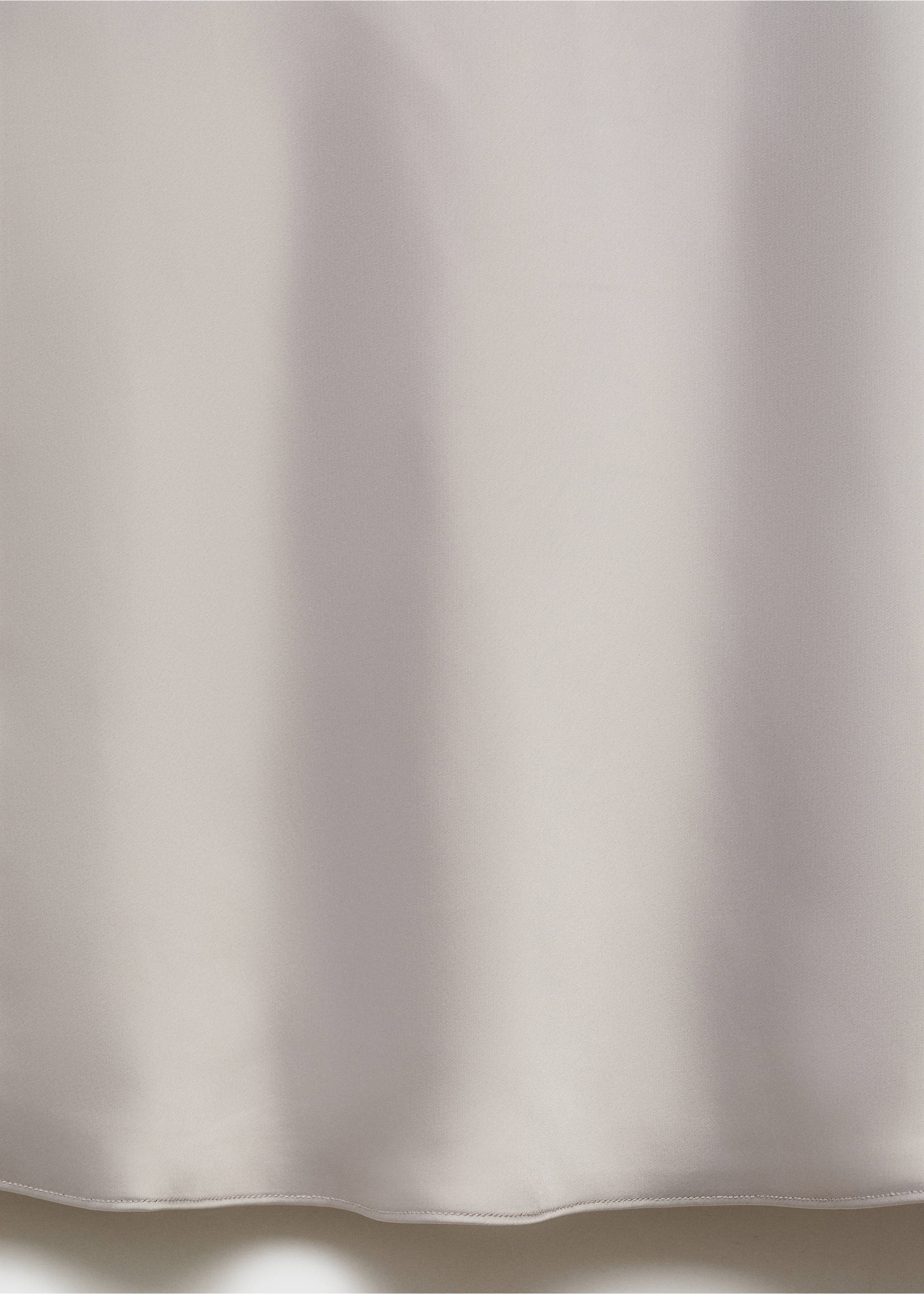 Satiniertes Kleid mit drapiertem Ausschnitt - Detail des Artikels 0, Silber. Ref: 77059057-00.