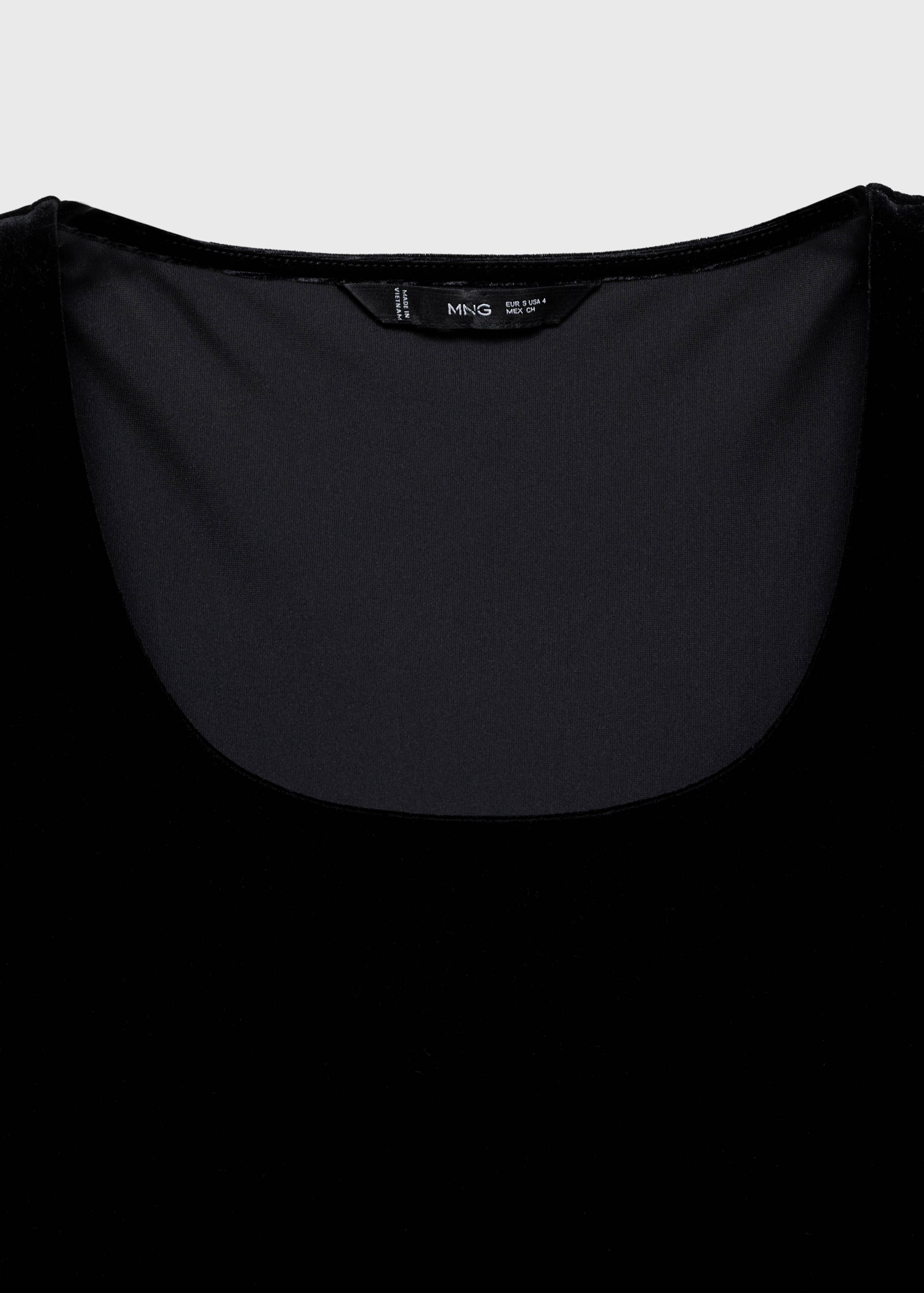 Samtkleid mit weitem Ausschnitt - Detail des Artikels 0