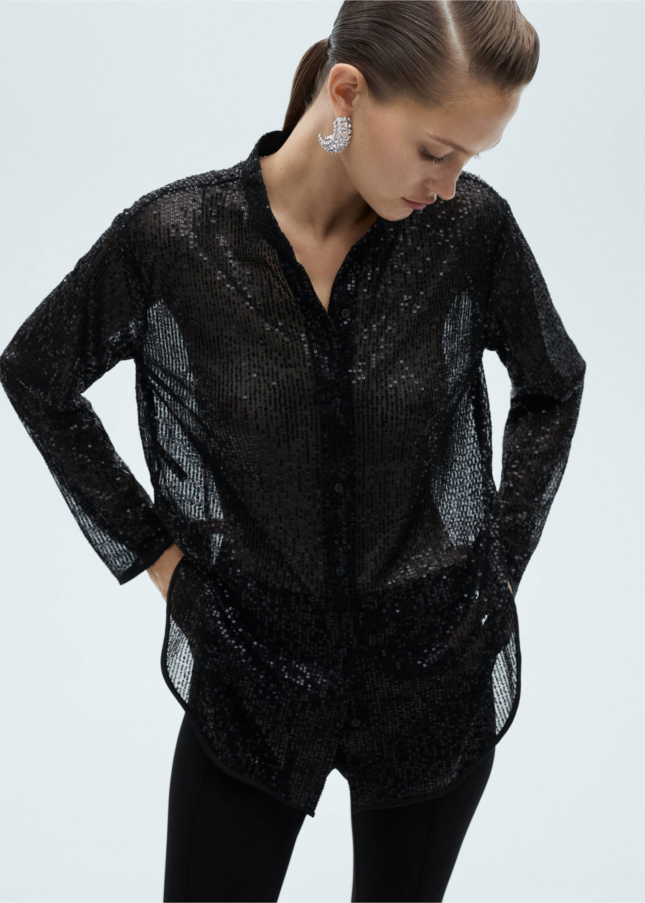 Semi-transparent sequined shirt - Plan moyen, Noir. Ref: 77059067-00.