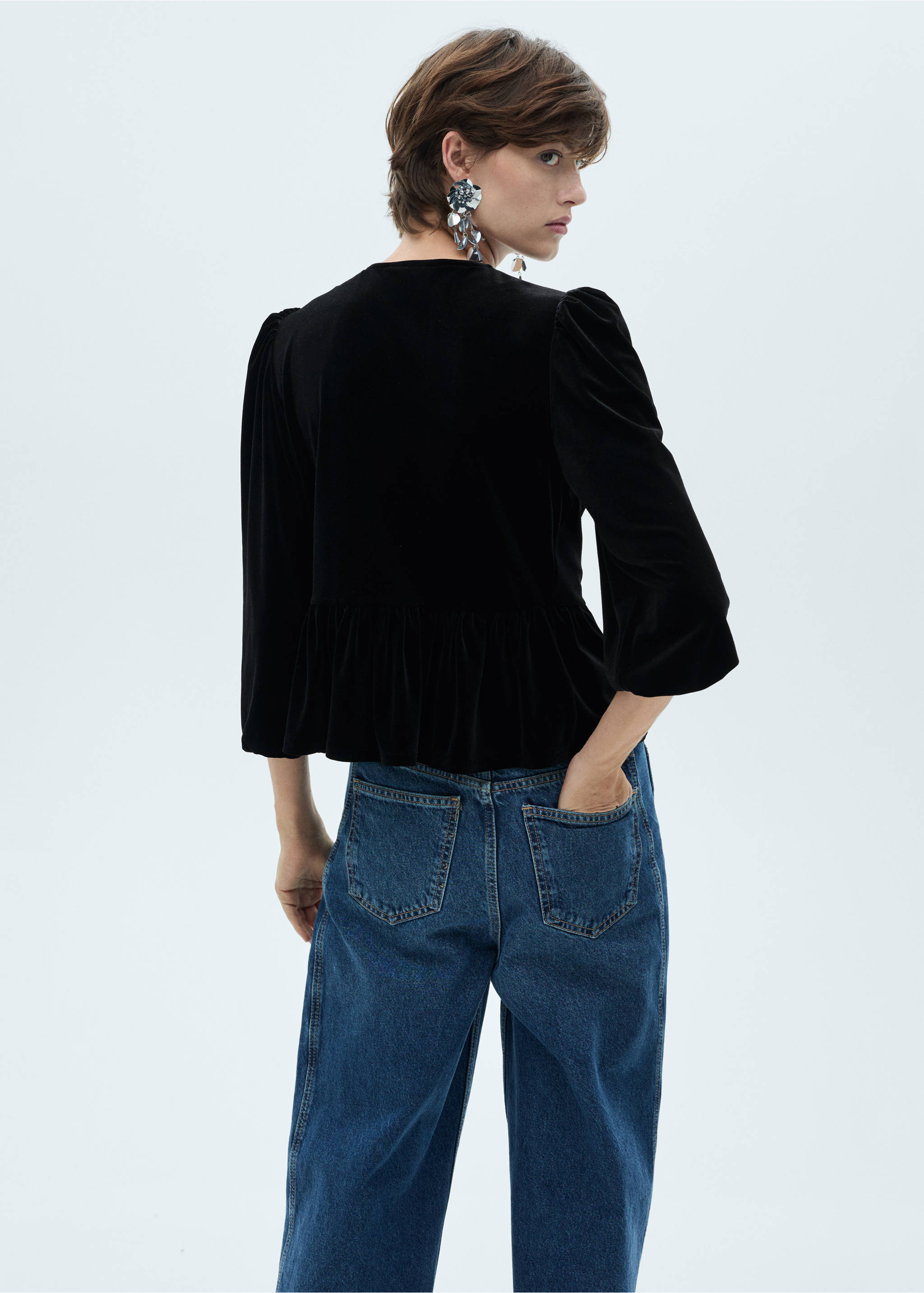 Velvet blouse with bows - Reverse of the article, Black. Ref: 77059068-00.
