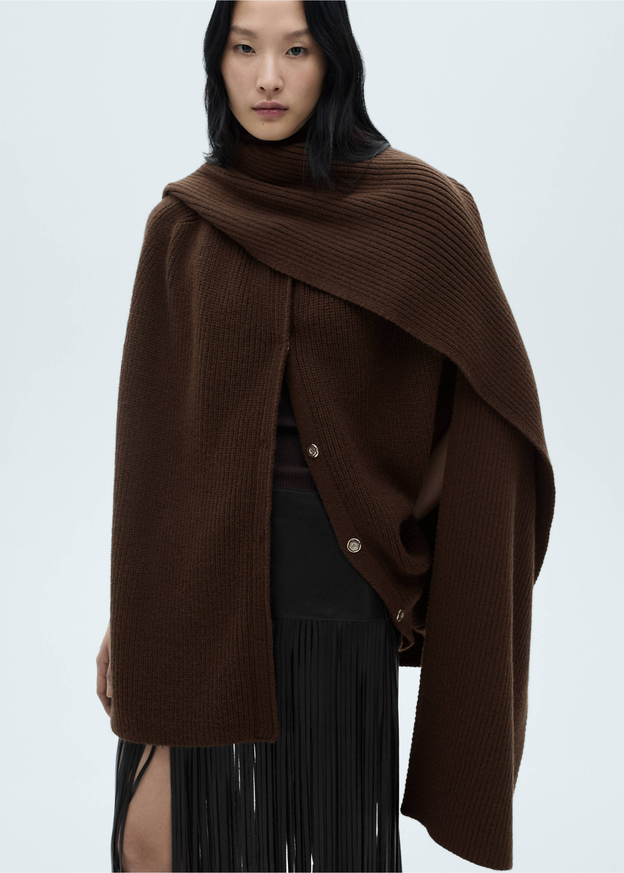 Cape-sjaal met knopen - Middenvlak, Chocoladebruin. Ref: 77059072-00.