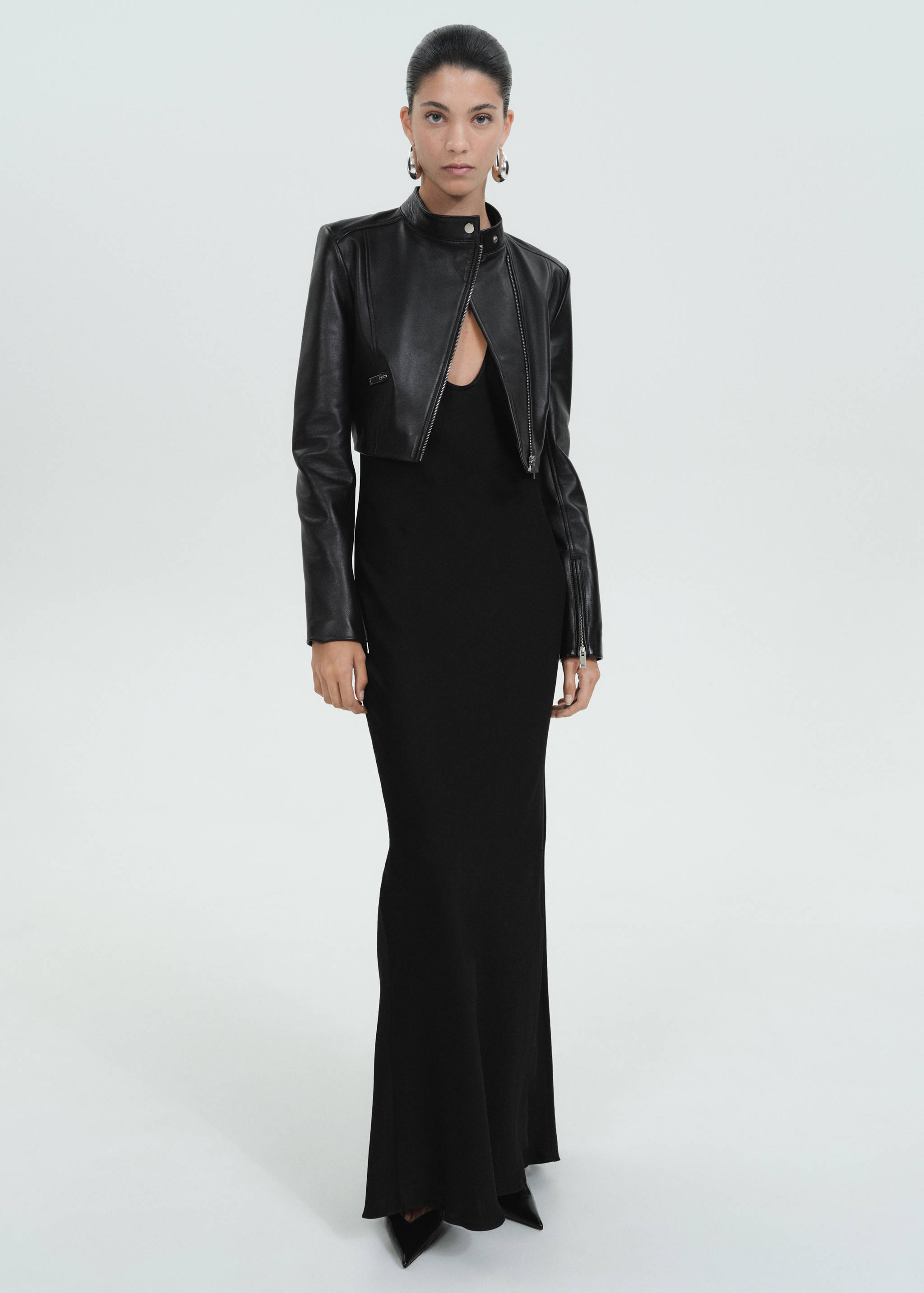 Low-cut open-back dress - General plane