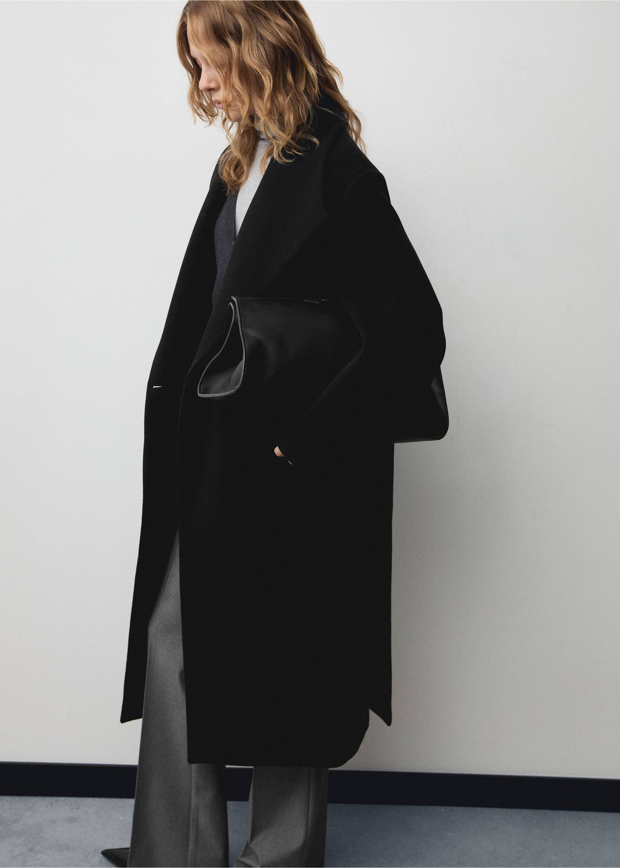 Turtleneck virgin wool coat - Details of the article 2, Black. Ref: 77059075-00.