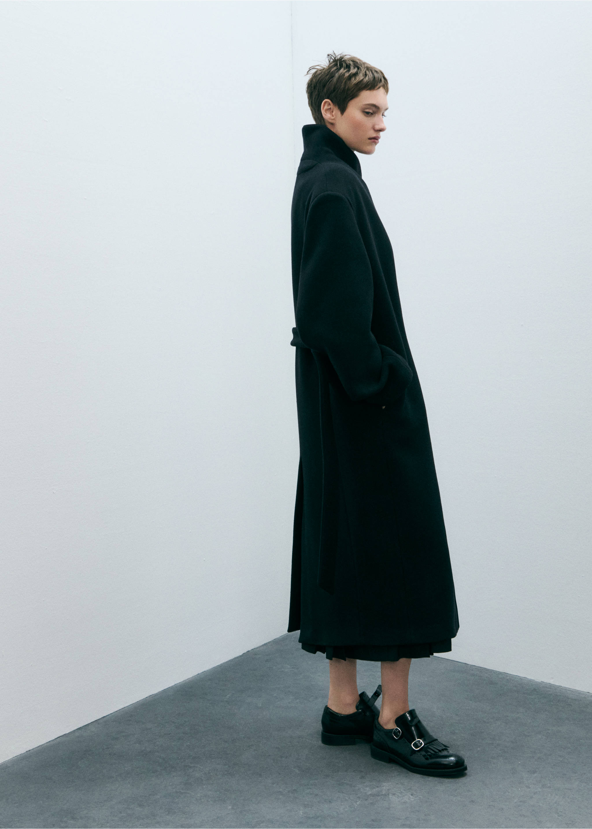 Turtleneck virgin wool coat - Details of the article 7, Black. Ref: 77059075-00.