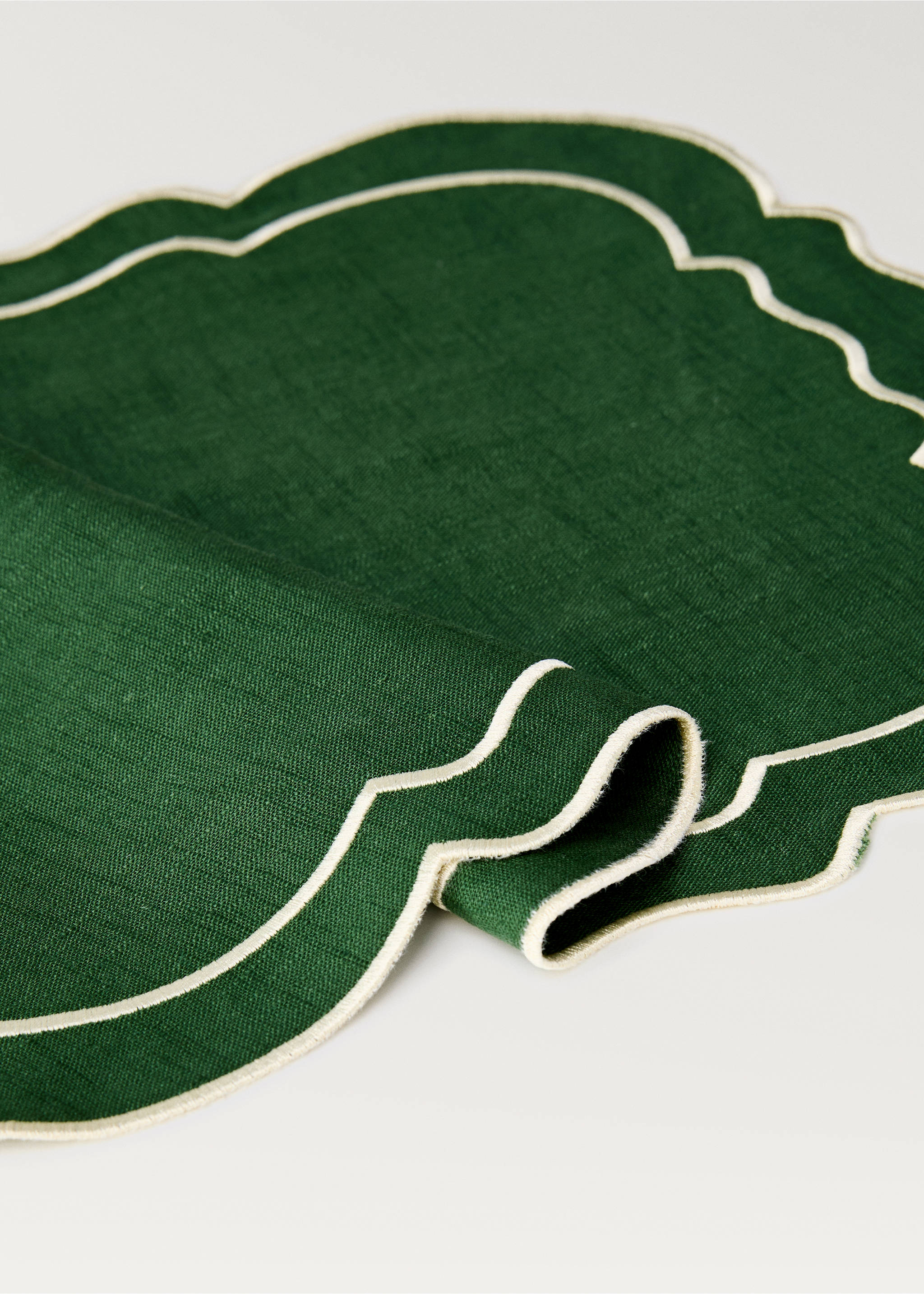 Linen placemat with embroidered trim - Details of the article 1, Green. Ref: 77059245-00.