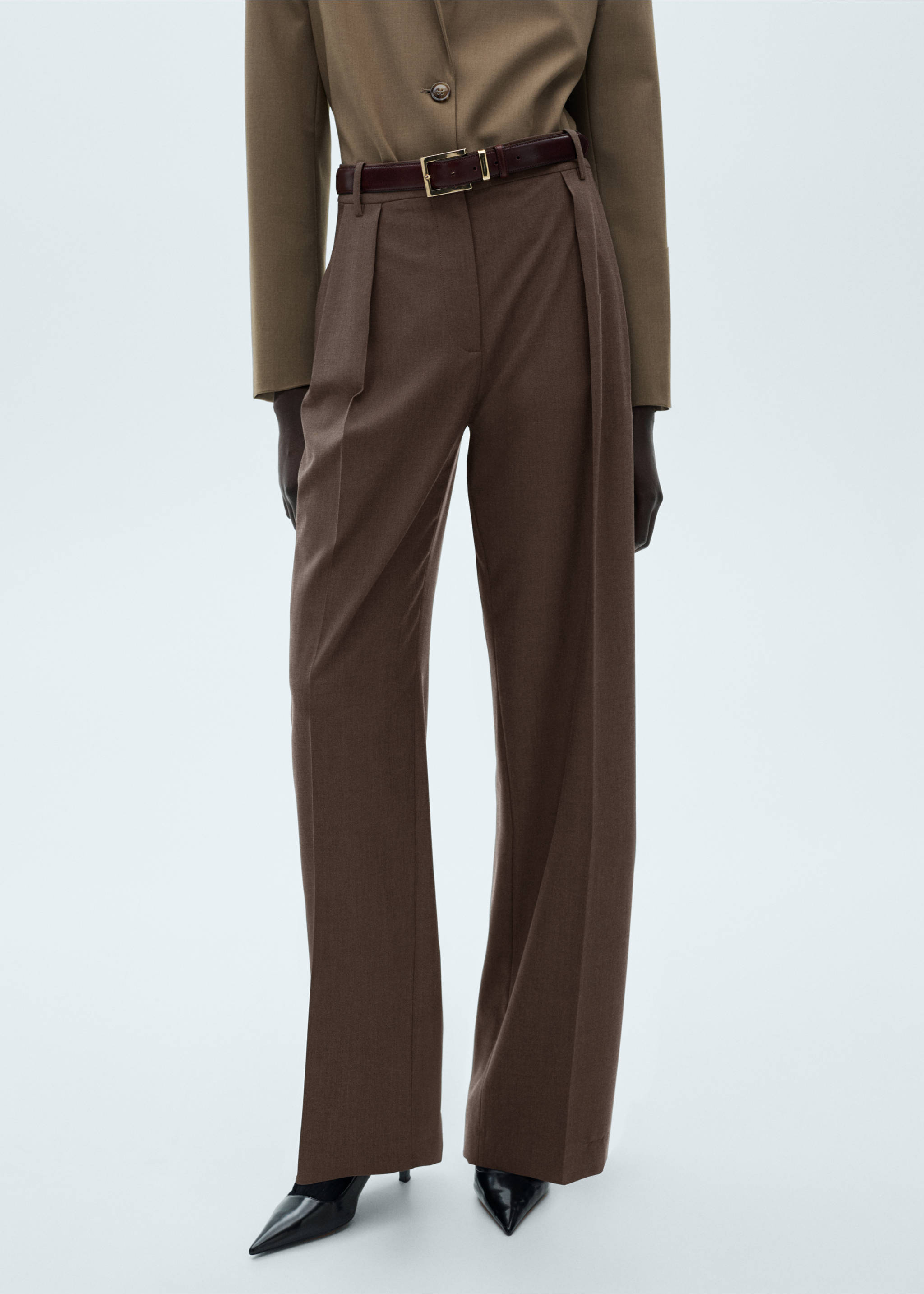 Straight-fit pleated trousers - Medium plane, Brown. Ref: 77059409-00.