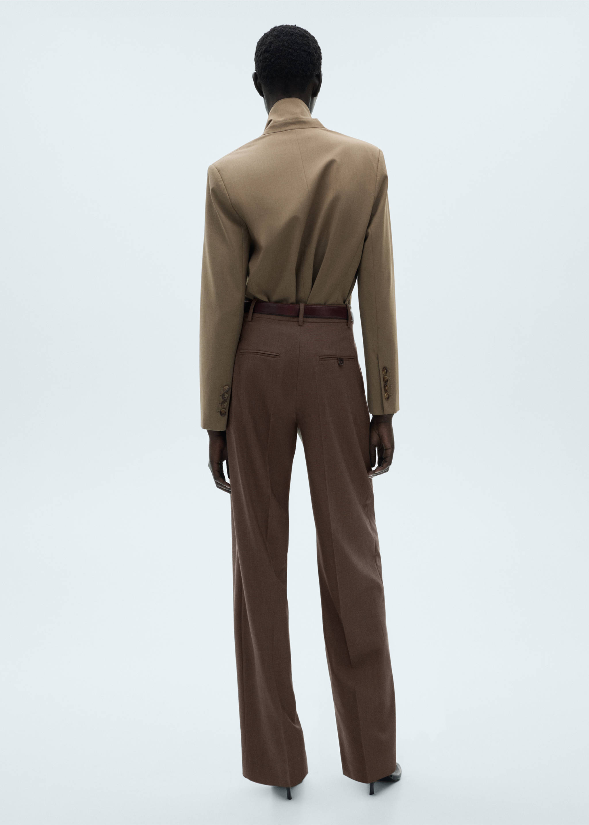 Straight-fit pleated trousers - Reverse of the article, Brown. Ref: 77059409-00.