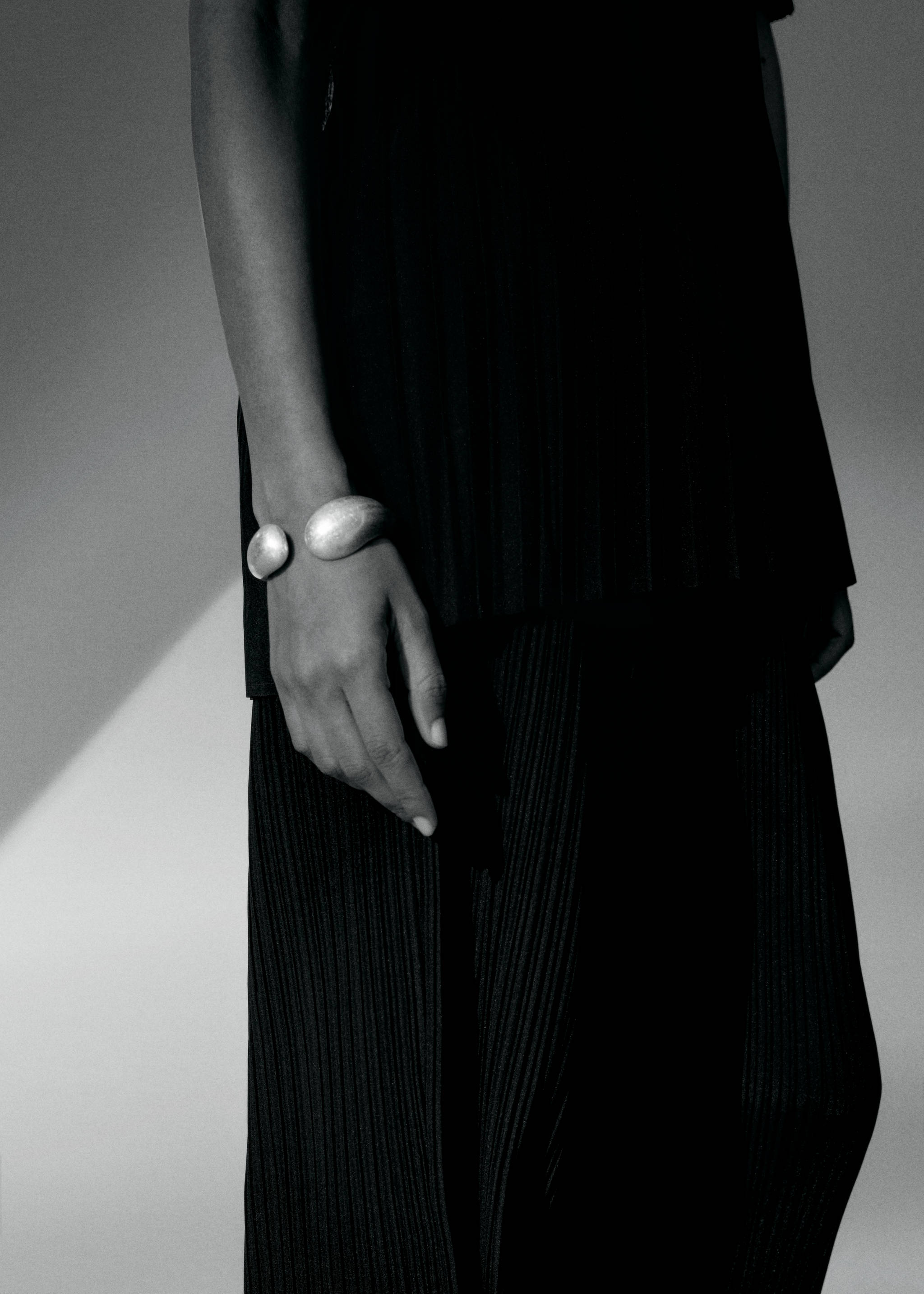 Short-sleeved pleated t-shirt - Details of the article 7