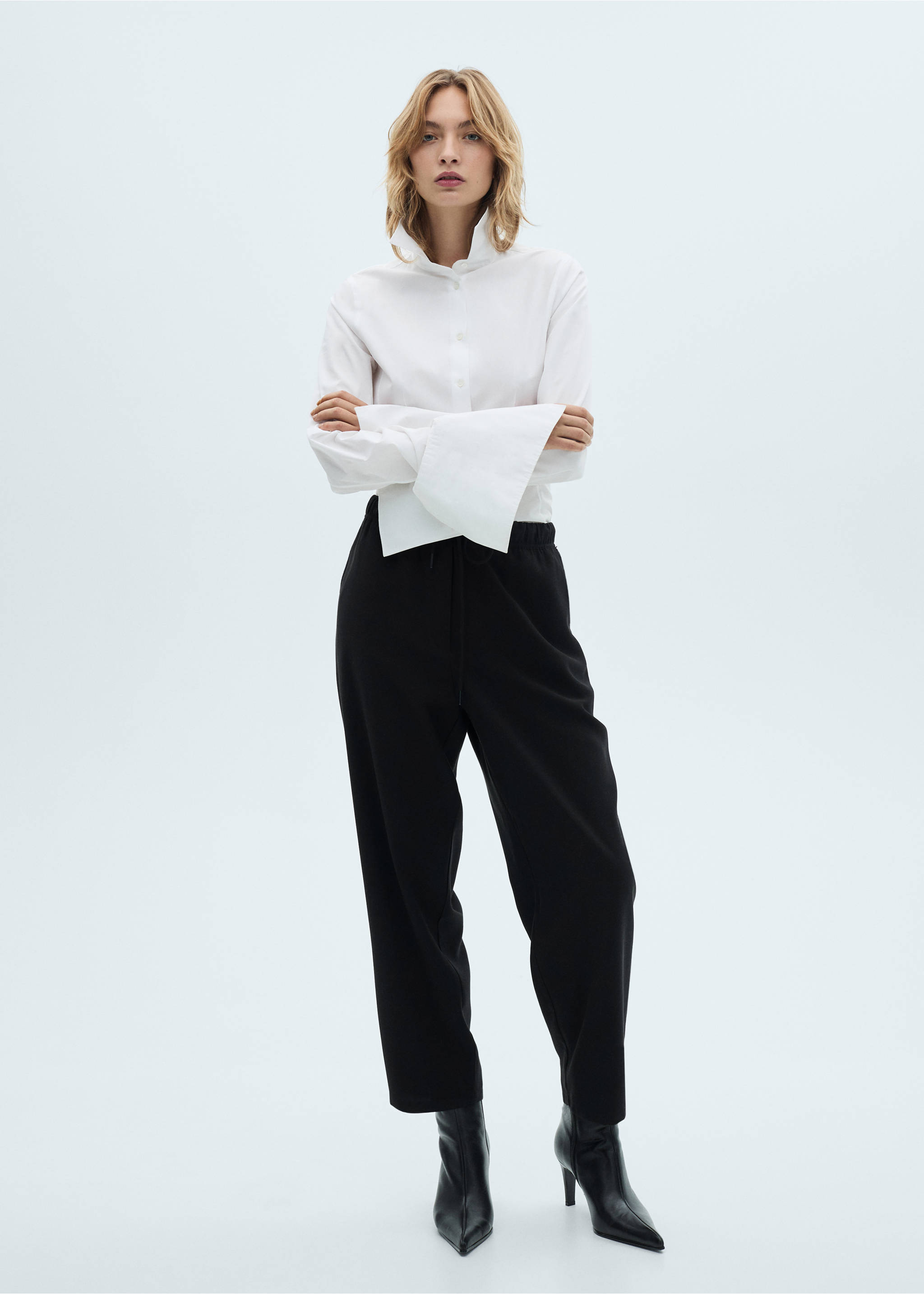 Pantaloni jogger cu șnur - Plan general, Negru. Ref: 77060350-00.
