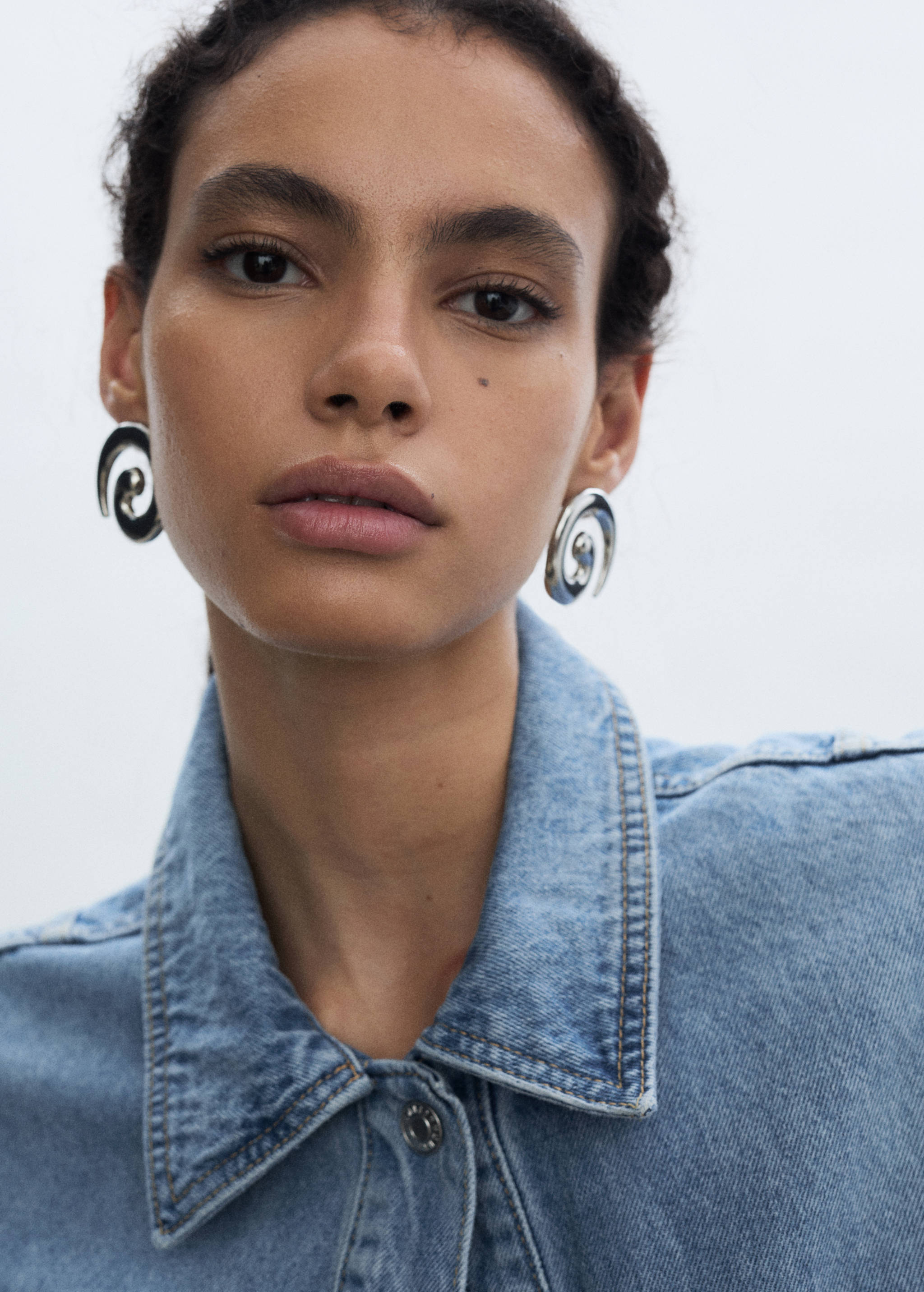 Pocketed denim jacket - Details of the article 1