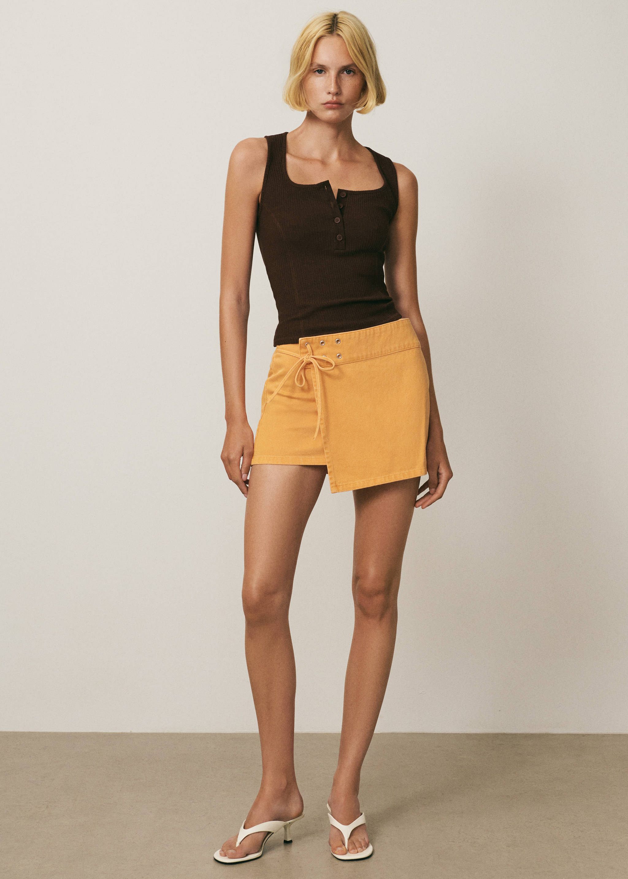 Kitten heel sandals - General plane