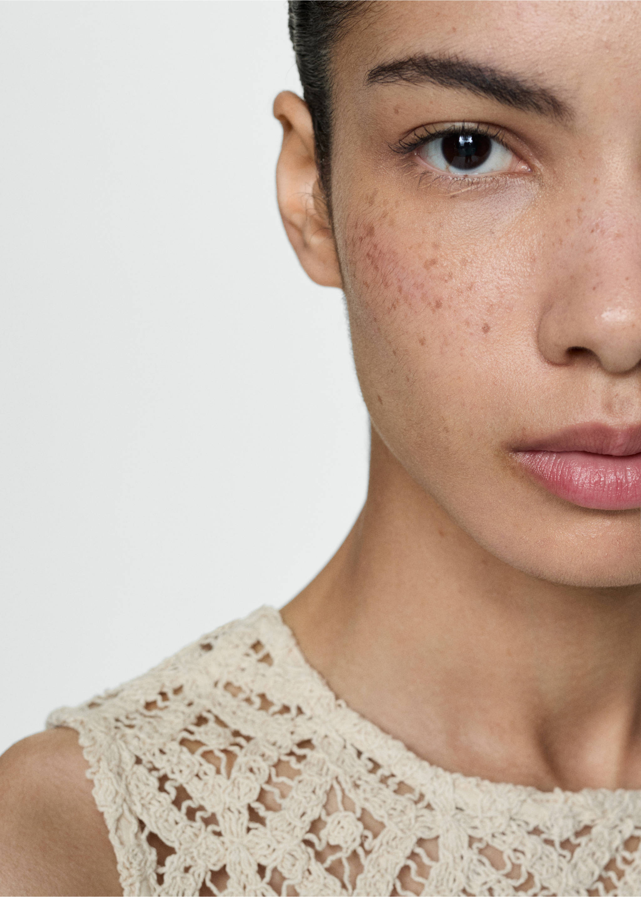 Ärmelloses Häkel-Top - Detail des Artikels 1, Beige. Ref: 77060367-00.