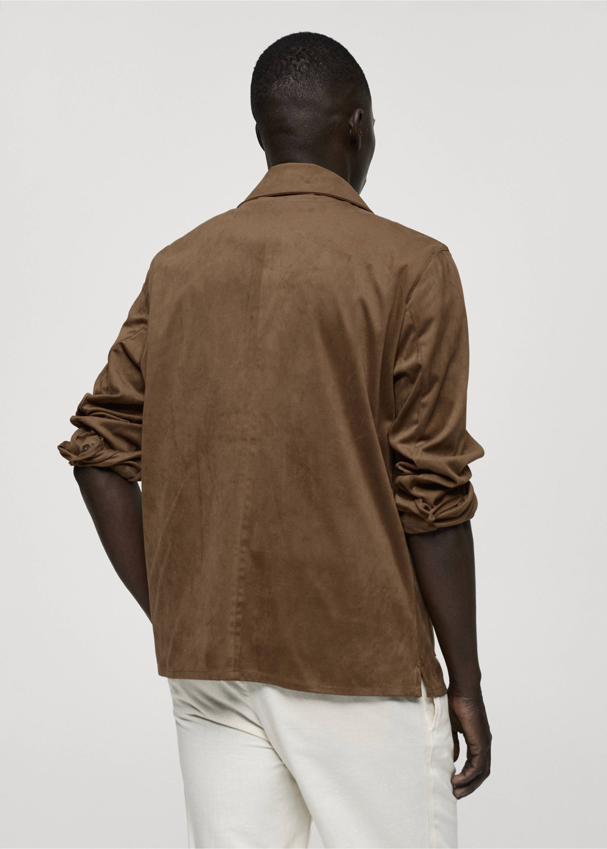 Sobrecamisa com efeito de camurça e bolsos - Verso do artigo, Castanho-médio. Ref: 77060562-00.