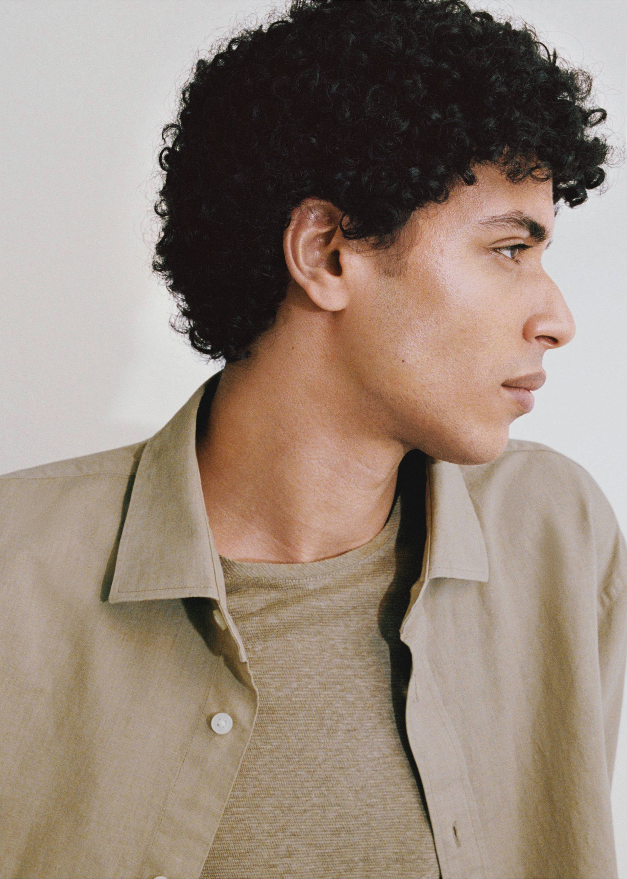 Classic-fit linen-blend shirt - Details of the article 3, Khaki. Ref: 77060583-00.