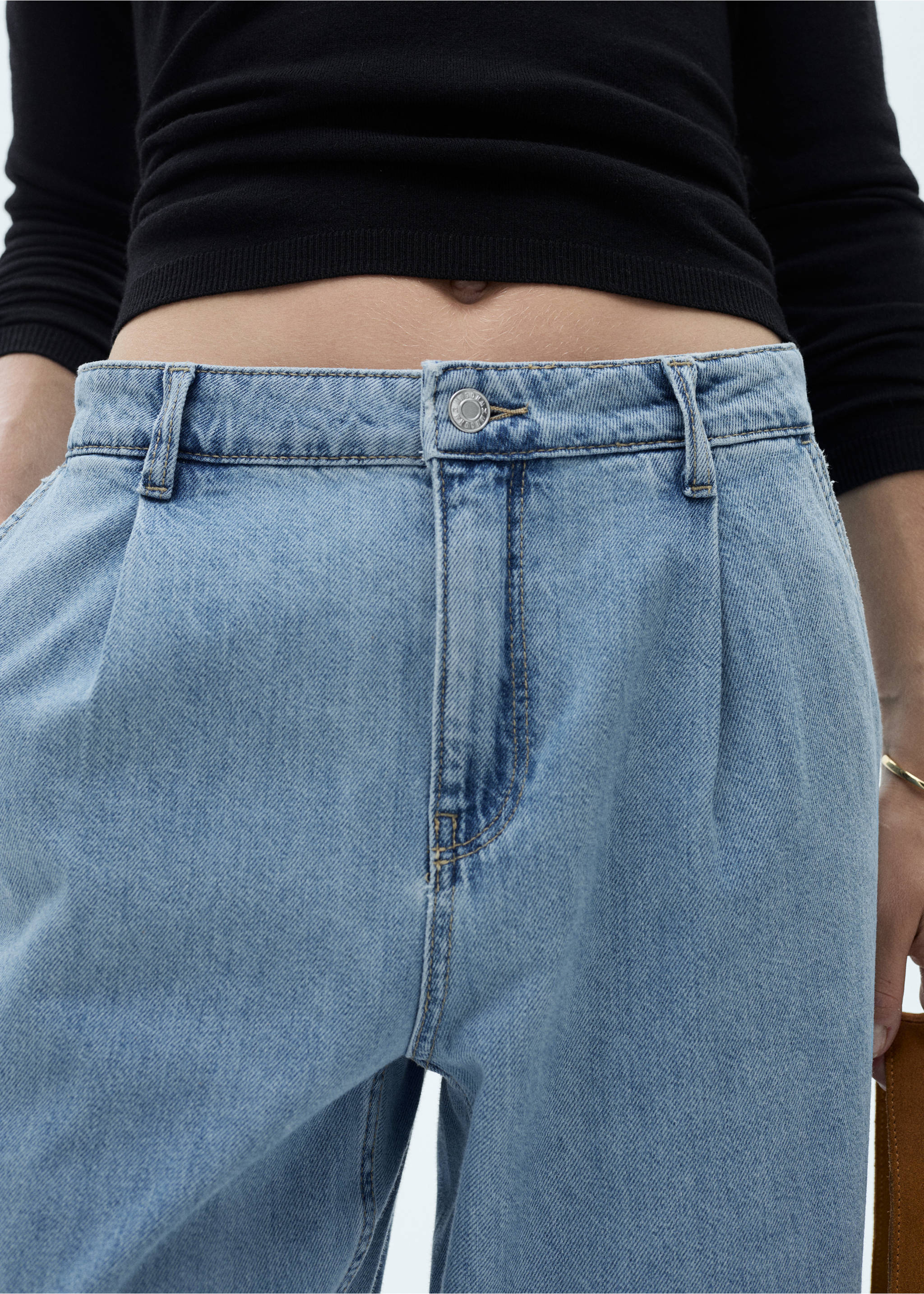 Wide leg pleated jeans - Details of the article 3, Medium Blue. Ref: 77060592-00.