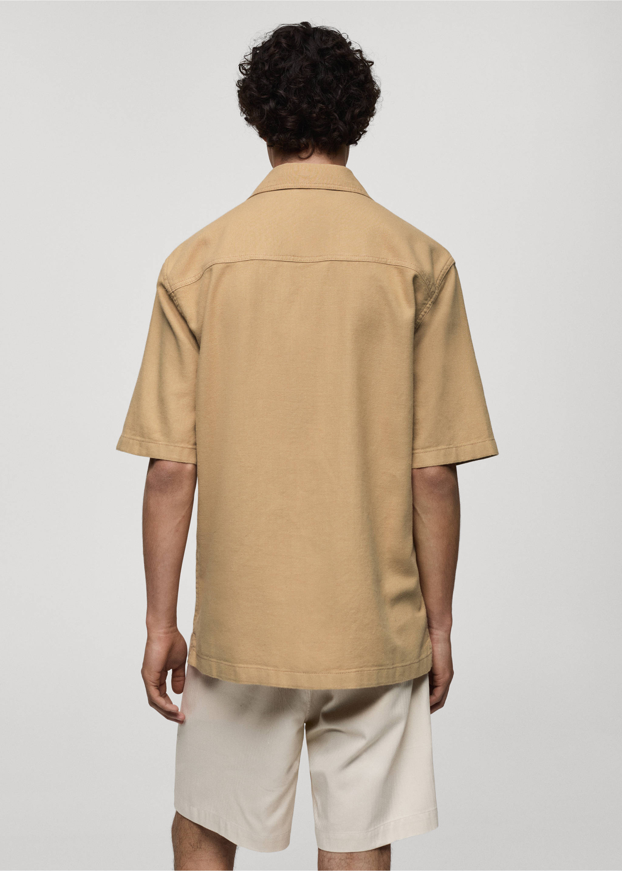 Chemise relaxed-fit coton poche - Verso de l’article, Ocre. Ref: 77060599-00.