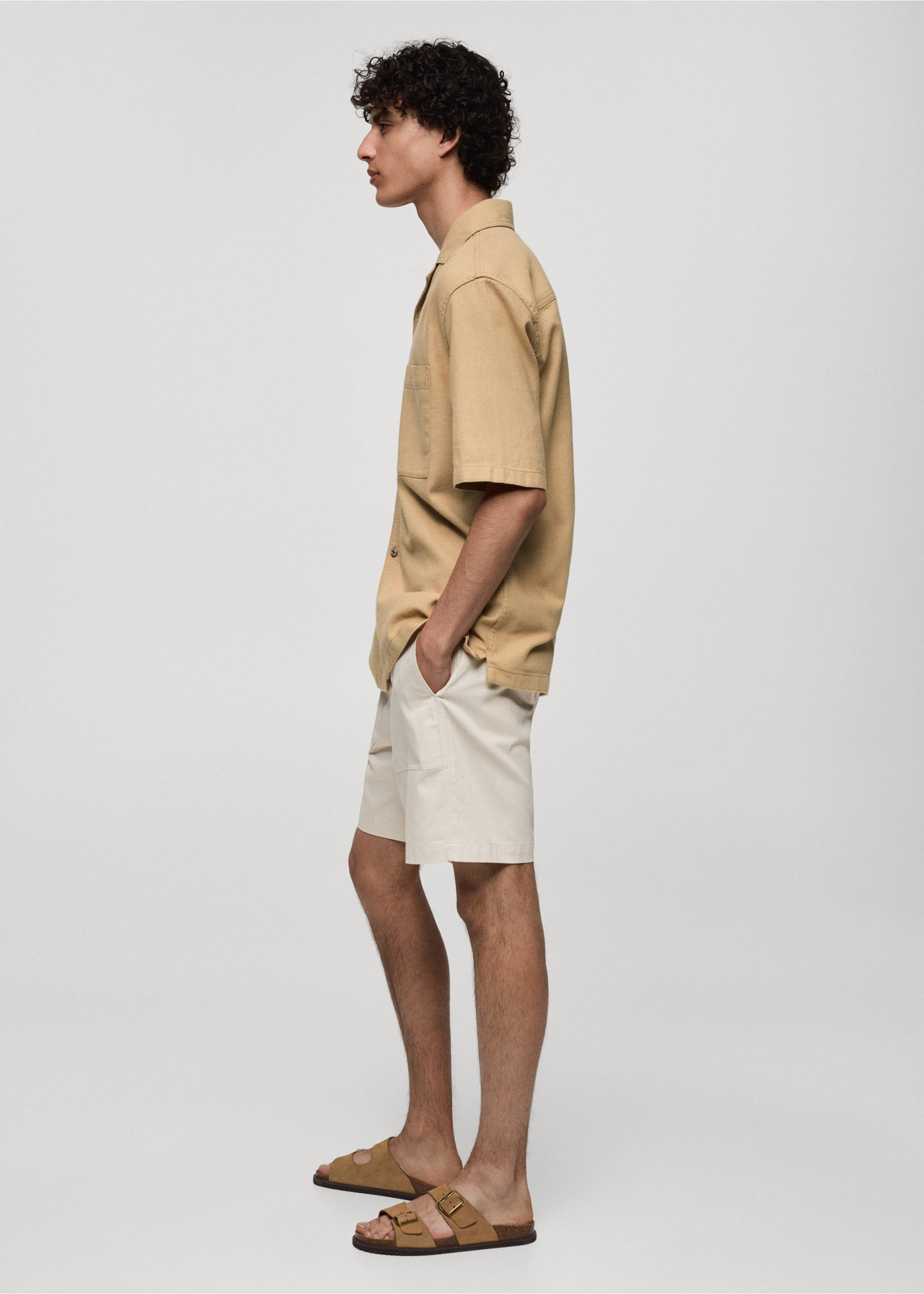 Chemise relaxed-fit coton poche - Détail de l'article 2, Ocre. Ref: 77060599-00.