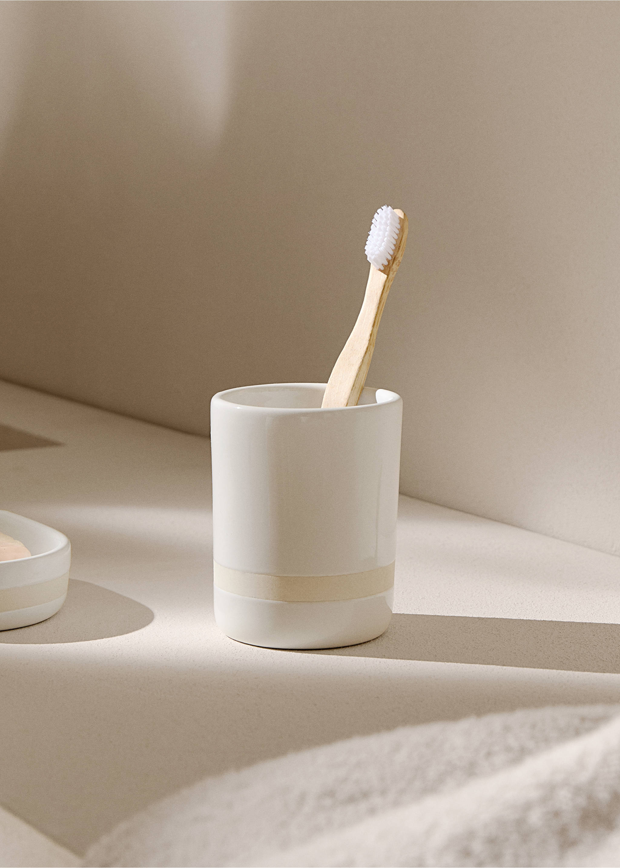 Stoneware bathroom tumbler - General plane, White. Ref: 77060603-00.