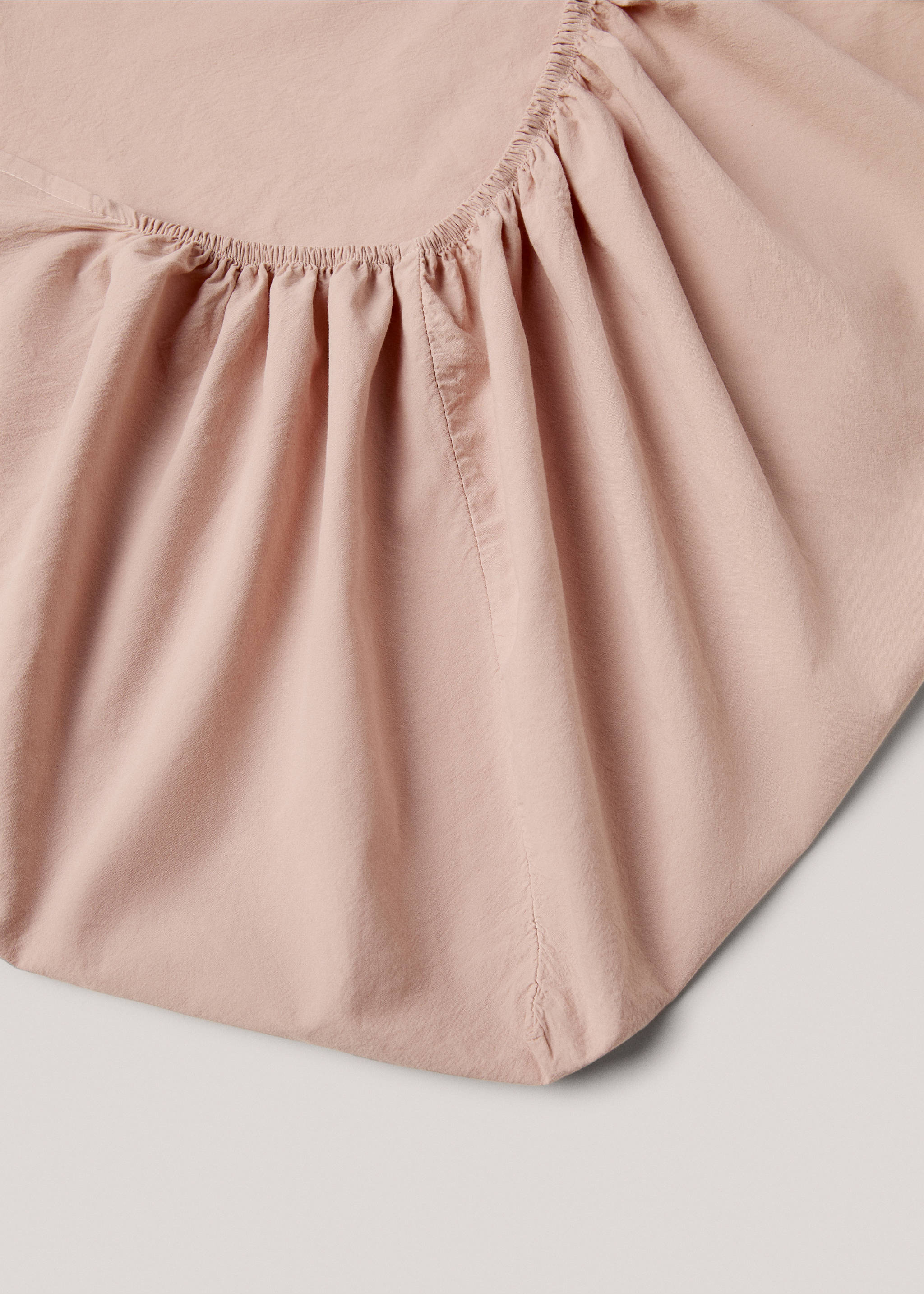 Washed cotton fitted sheet for king bed - Details of the article 1, Light Pink. Ref: 77060620-00.