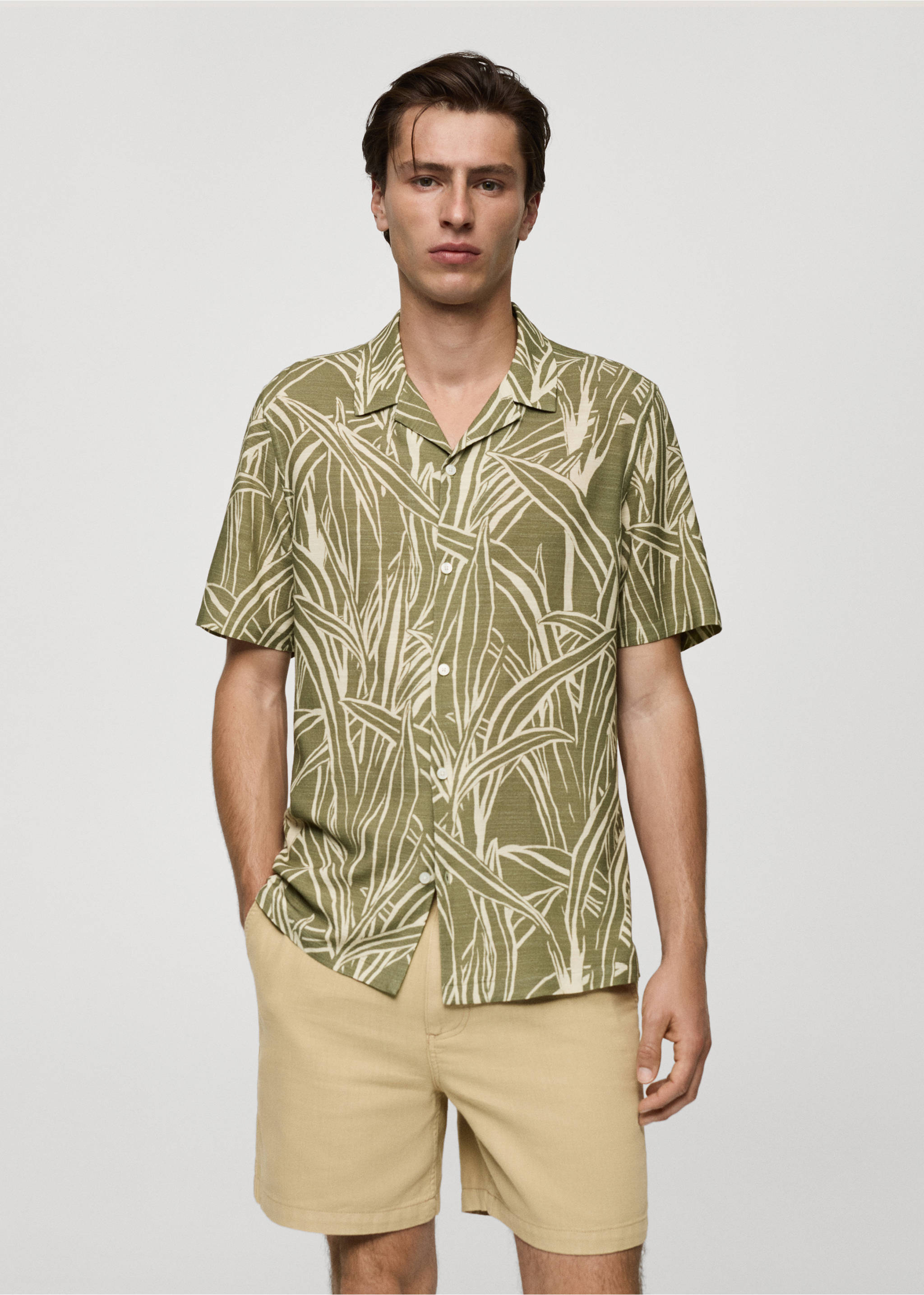 Regular-fit leaf-print shirt - Medium plane, Khaki. Ref: 77060621-00.