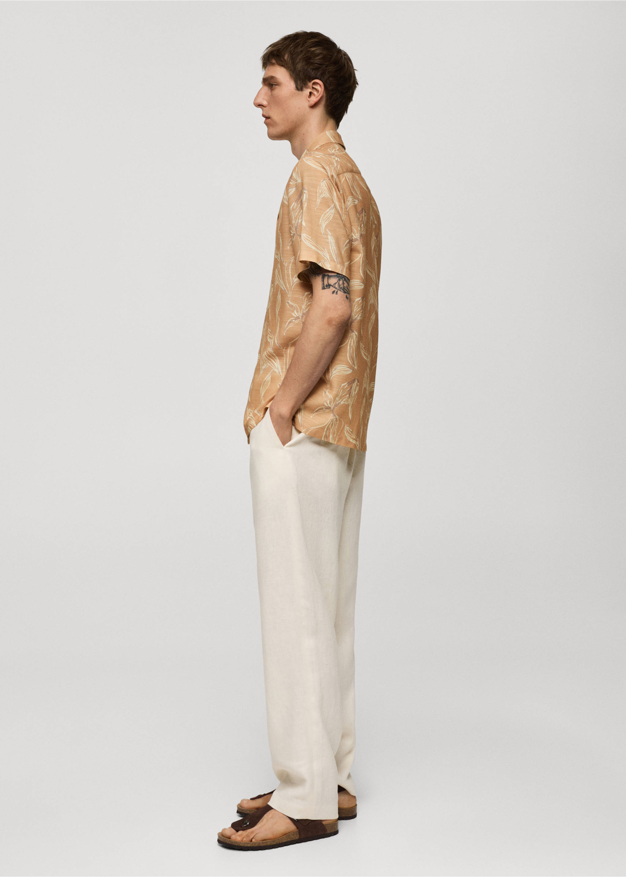 Printed fluid regular-fit shirt - Details of the article 2, Peach. Ref: 77060622-00.