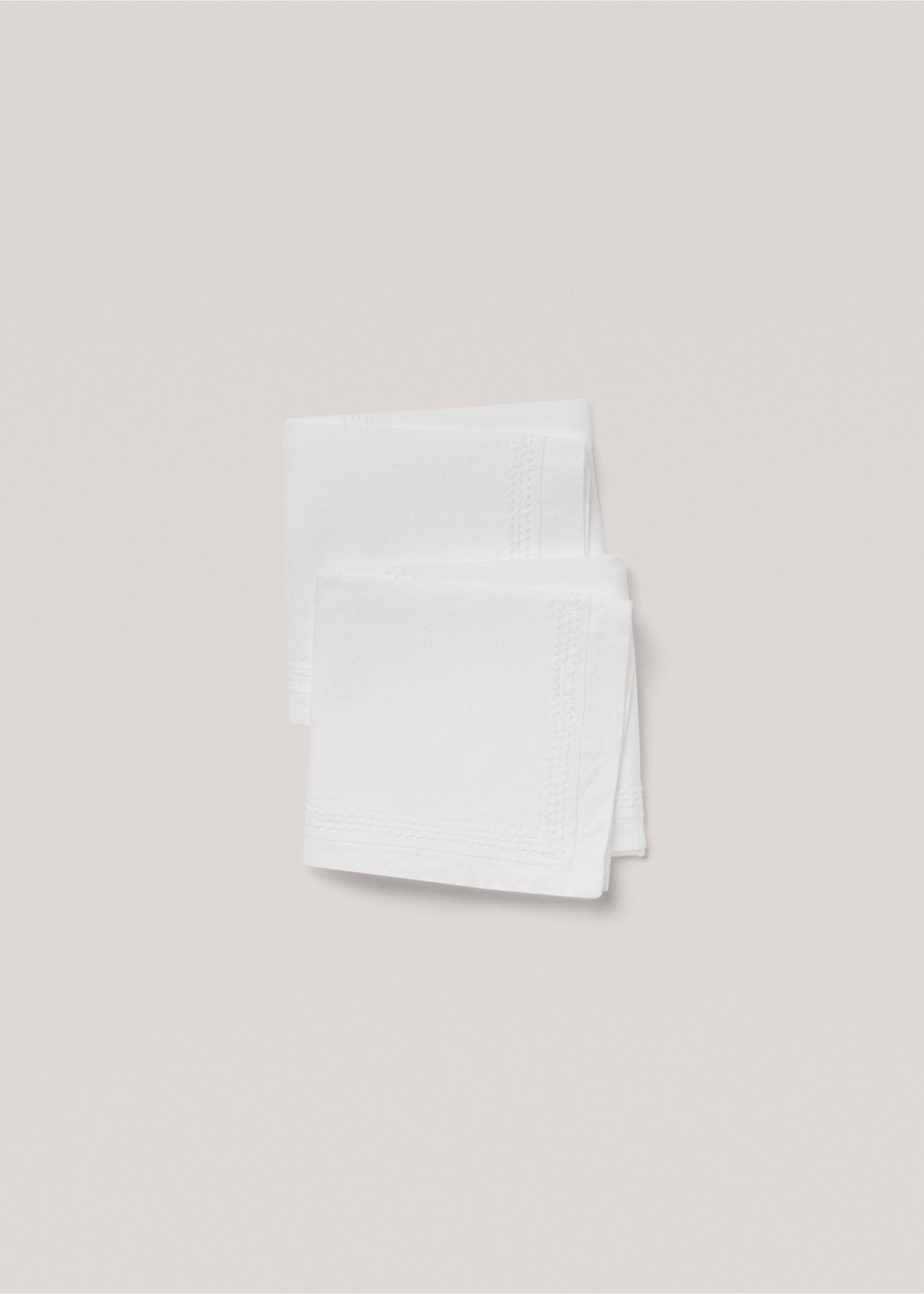 Napkins with lace trim - Details of the article 1, Off White. Ref: 77060632-00.