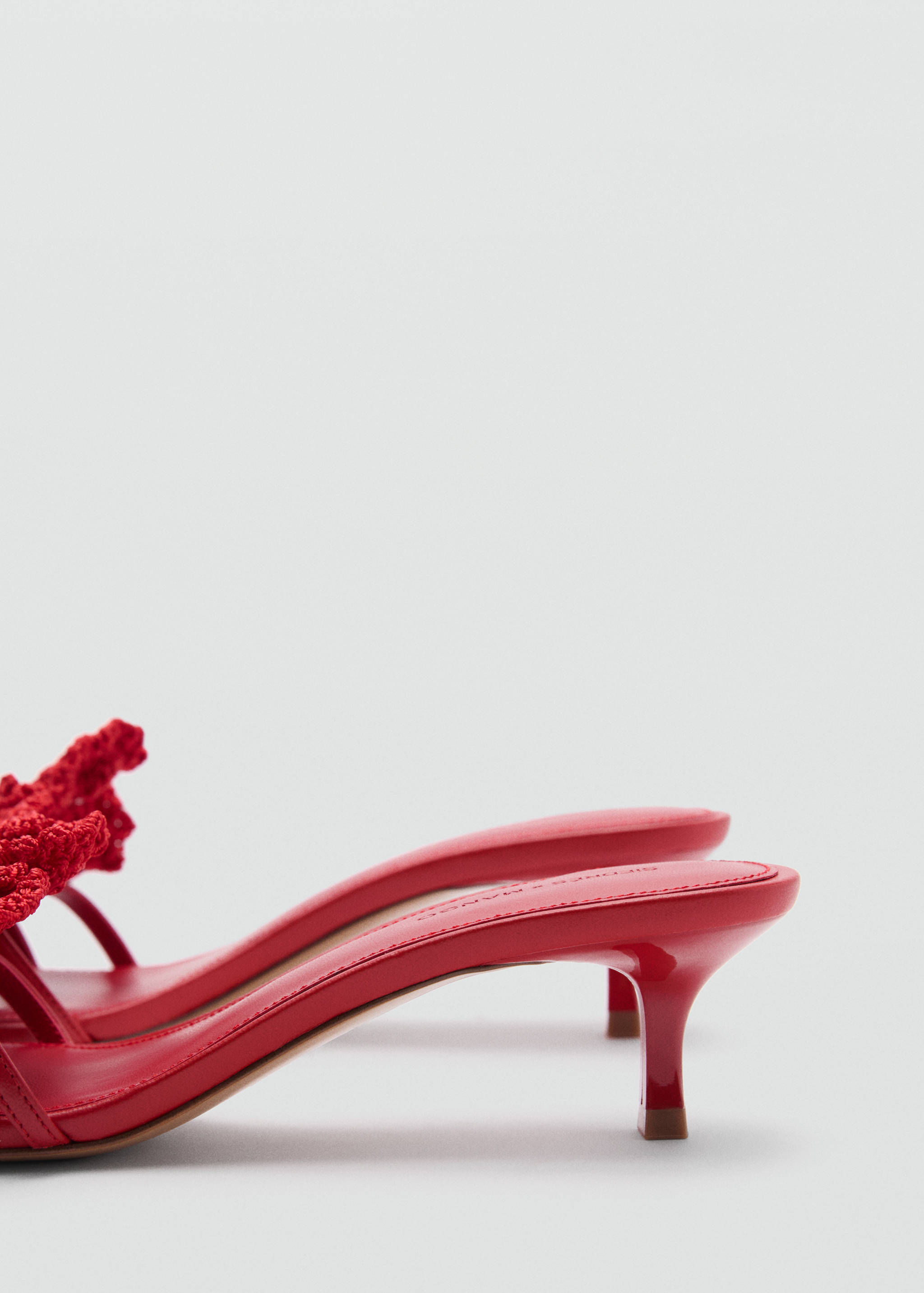 Magas sarkú virágos bőr szandál - A termék adatai 2