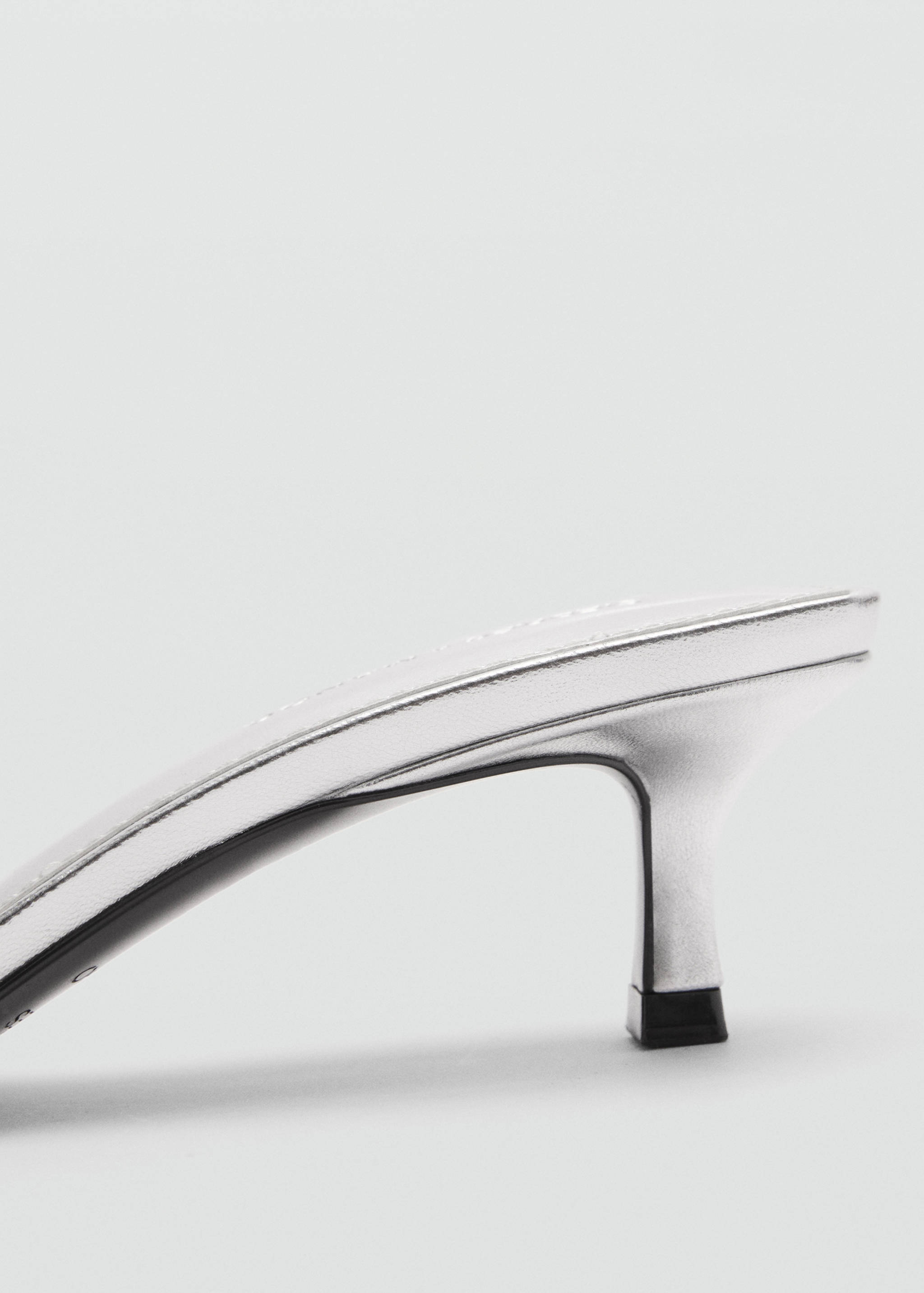 Leather sandals with flower heel - Details of the article 1