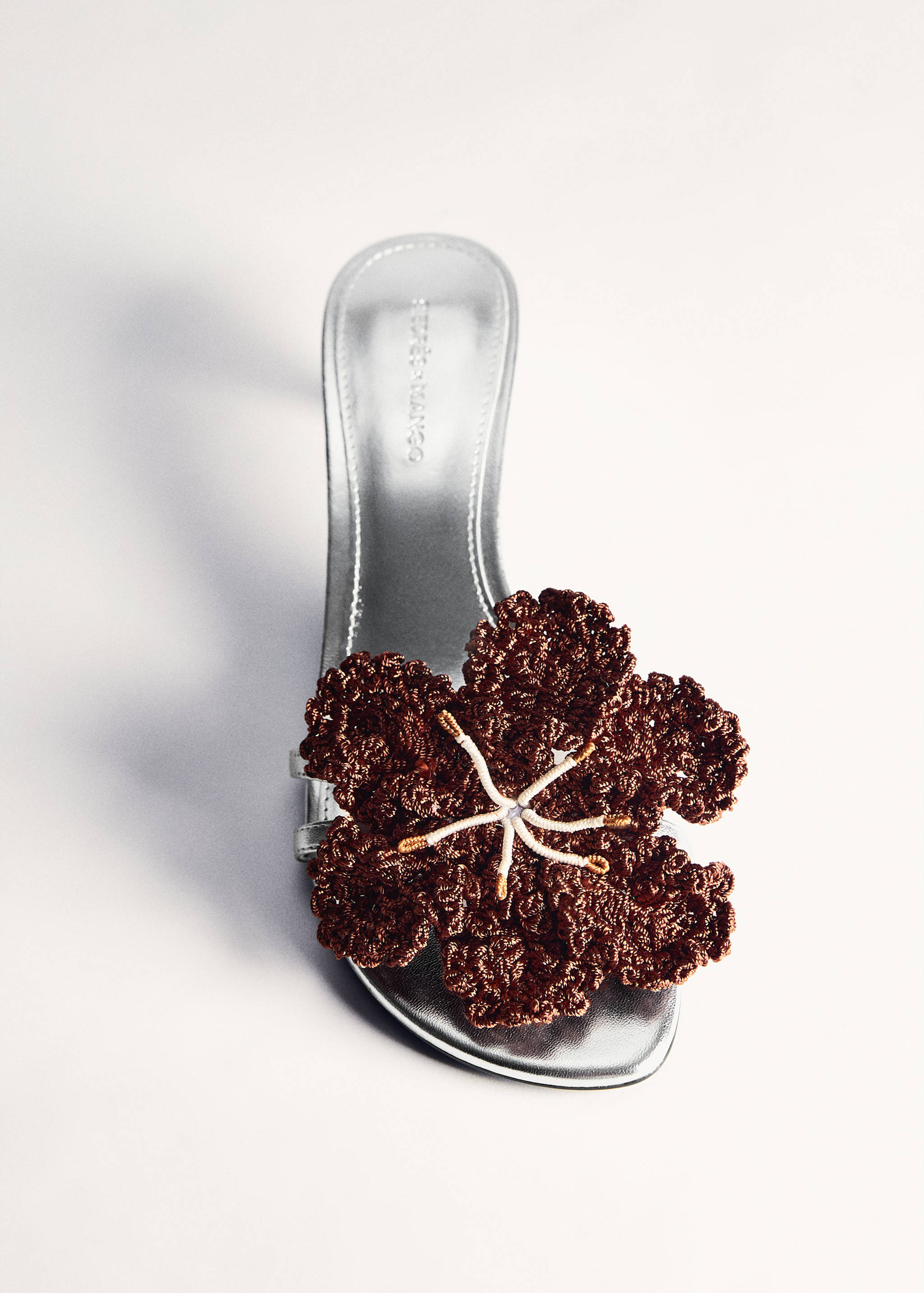 Leather sandals with flower heel - Details of the article 5