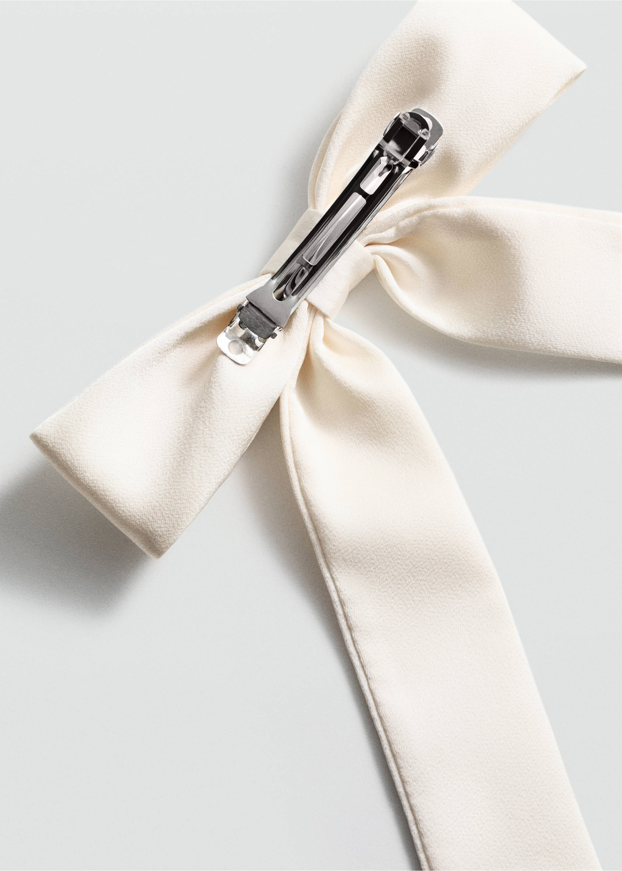 Bow hairclip - Medium plane, Ecru. Ref: 77060645-00.