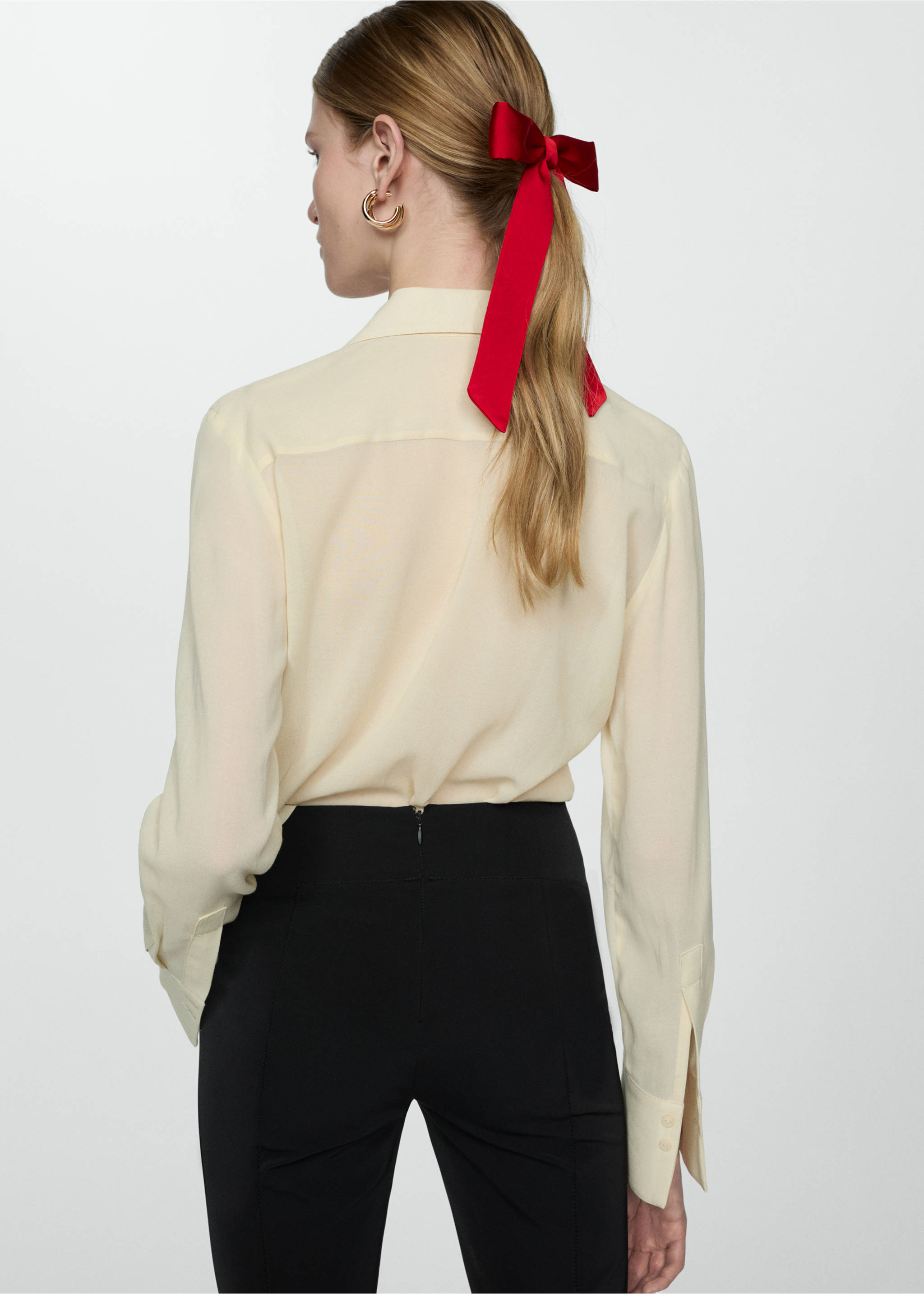 Agrafă fundă - Detaliu al articolului 9, Roșu. Ref: 77060645-00.