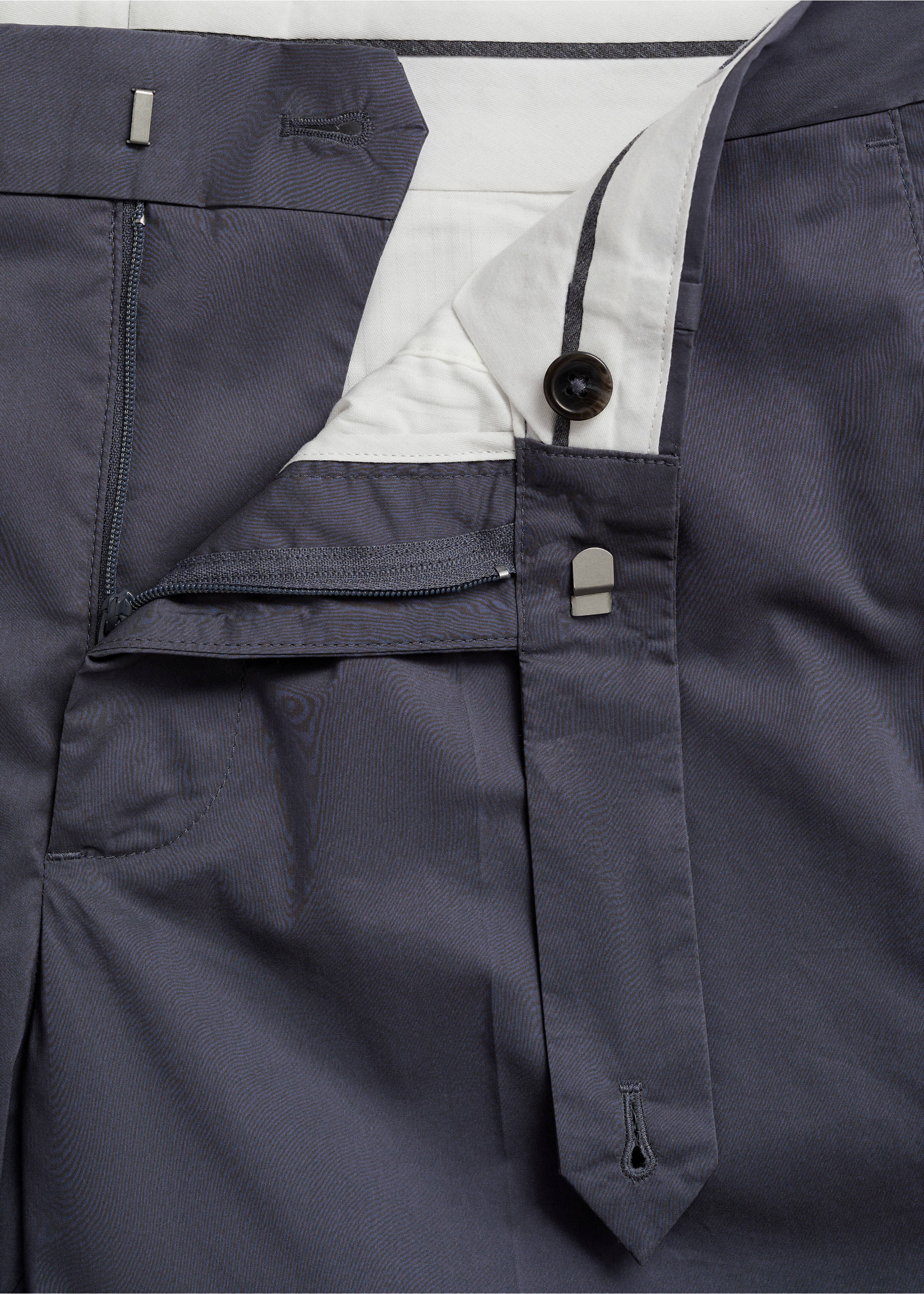 Cotton pleated Bermuda shorts - Details of the article 8, Dark Navy. Ref: 77062532-00.