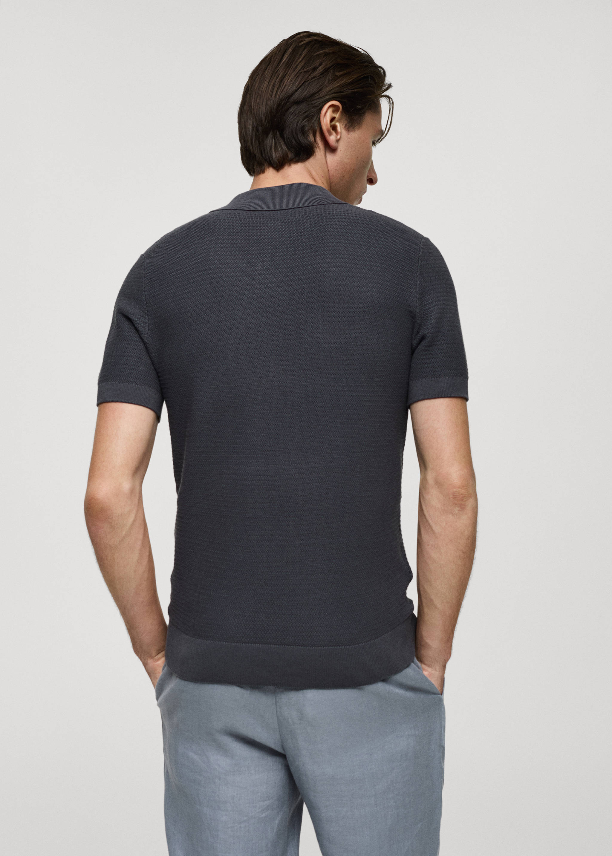 Poloshirt aus Baumwolle mit Tencel in Flechtoptik - Rückseite des Artikels