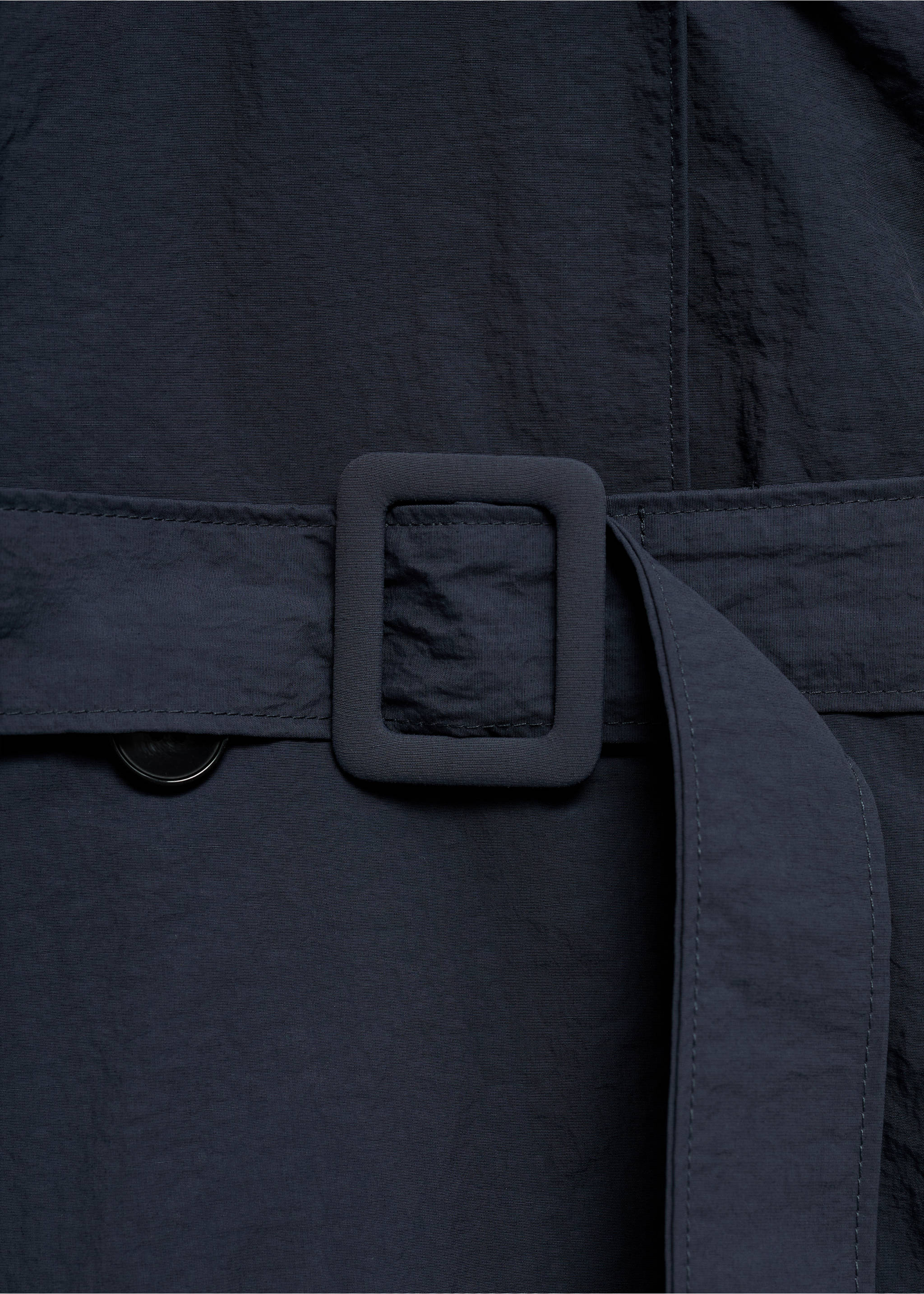 Klassischer Trenchcoat mit Gürtel - Detail des Artikels 8, Dunkles Marineblau. Ref: 77062540-00.