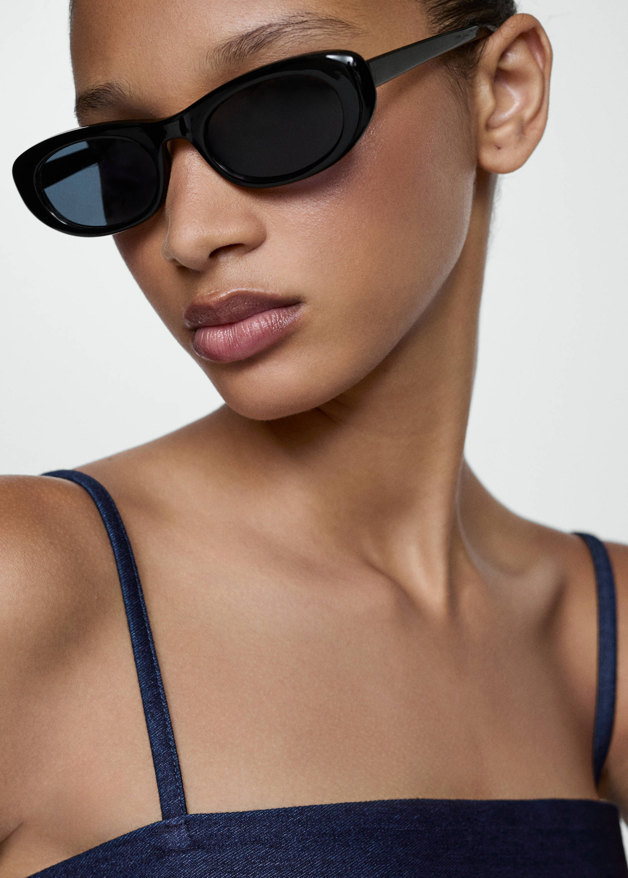 Cropped top with thin straps - Details of the article 1