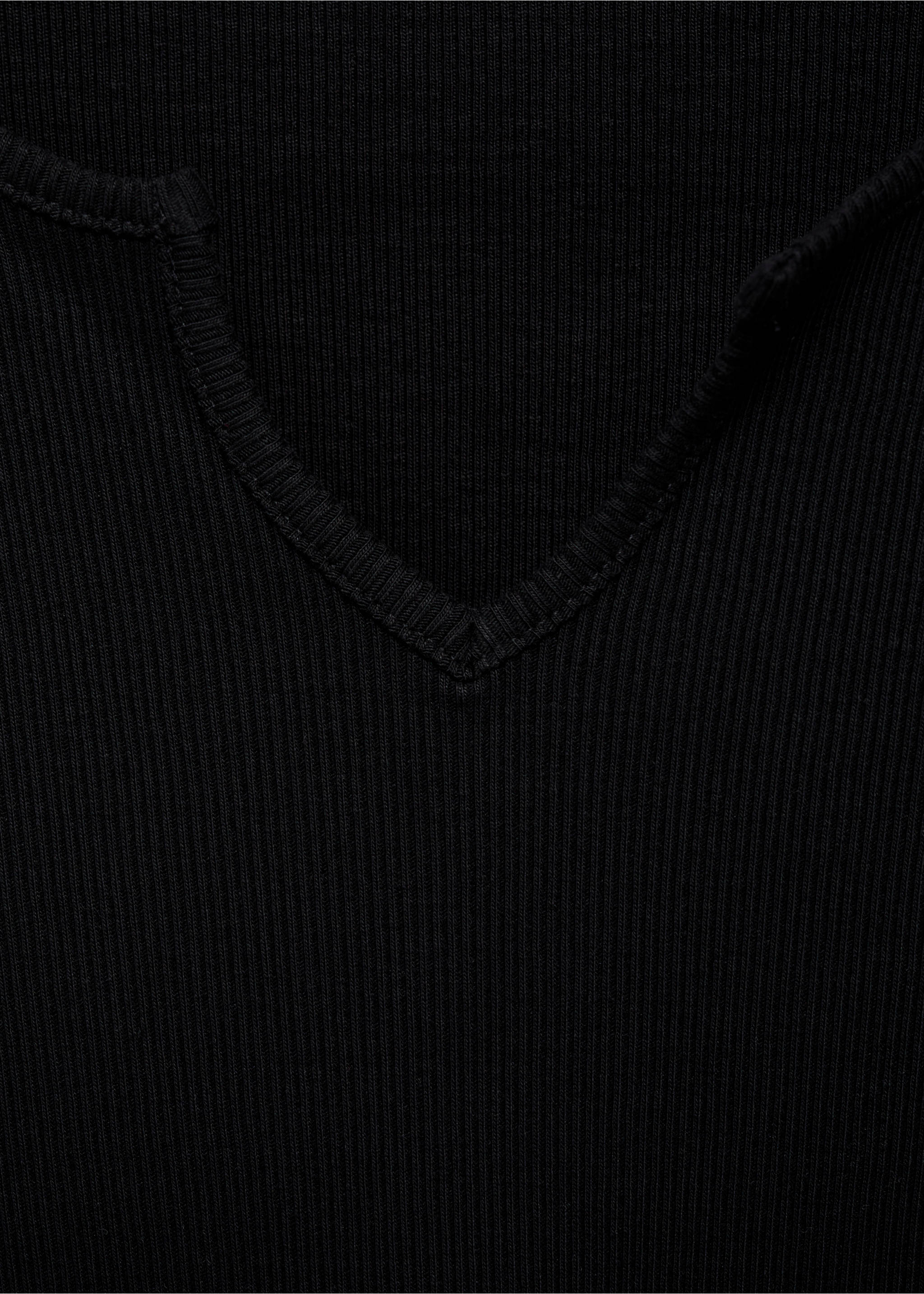 V-neck T-shirt - Details of the article 8, Black. Ref: 77062933-00.