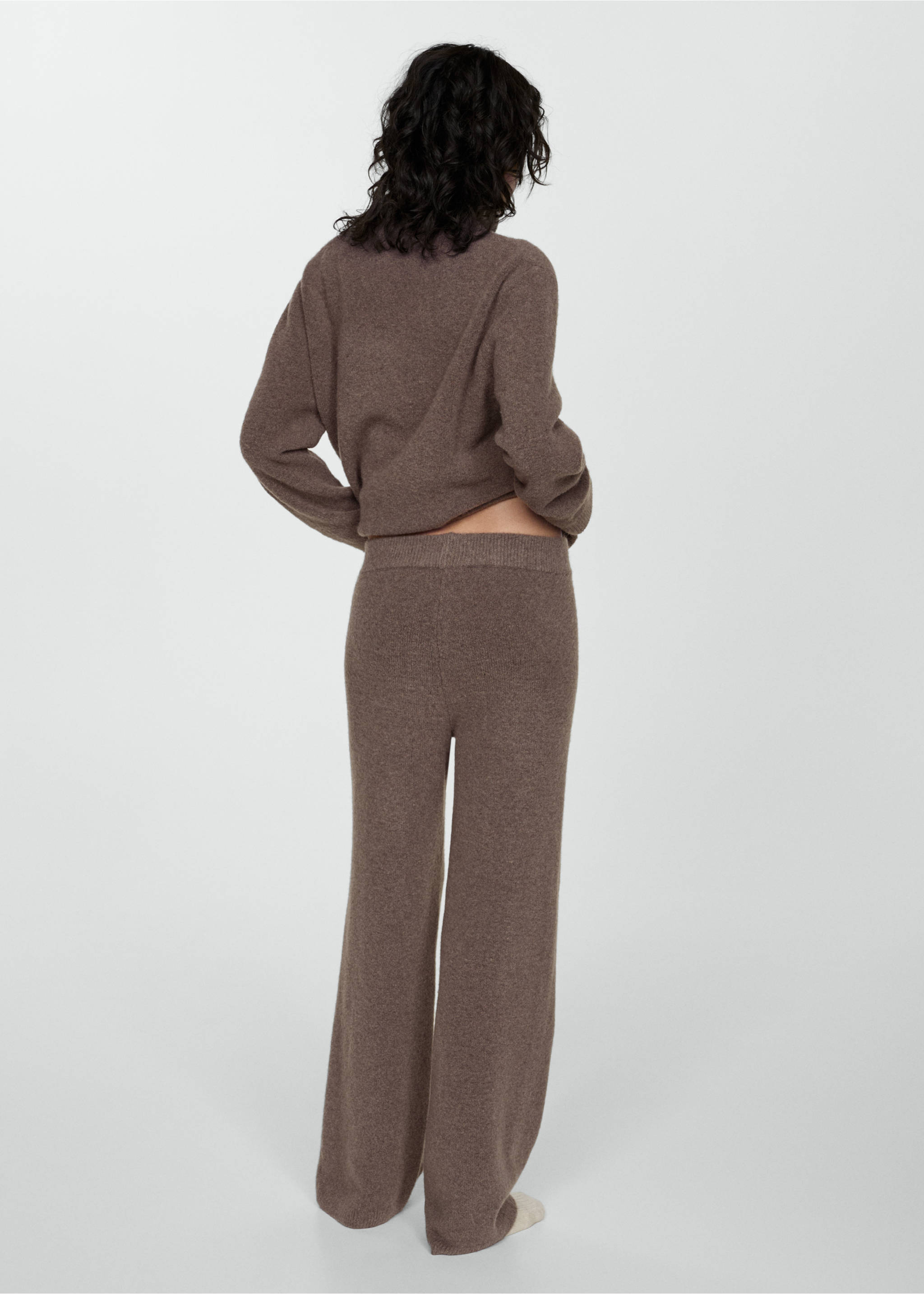 Straight knitted trousers - Reverse of the article, Brown. Ref: 77063266-00.