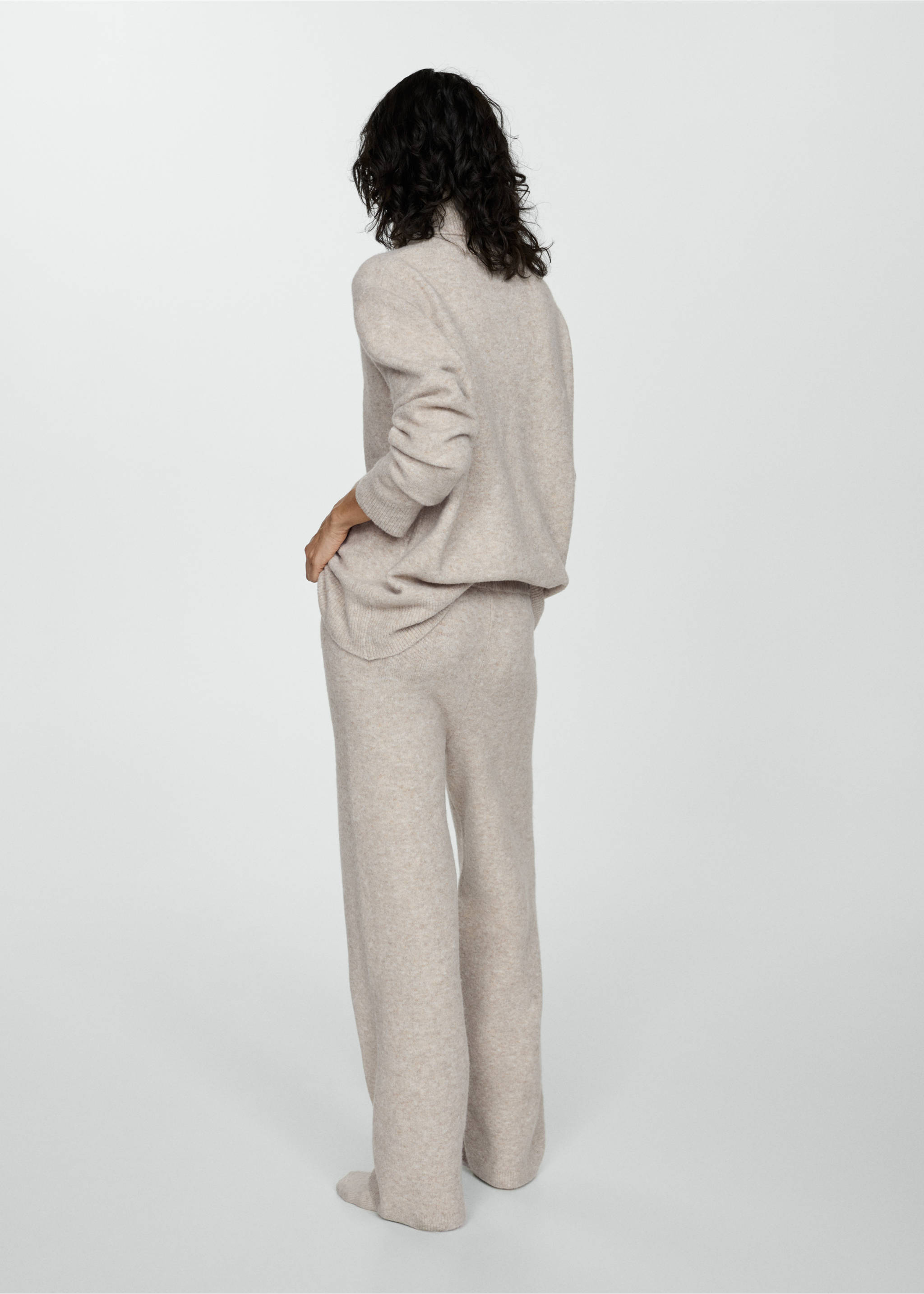 Straight knitted trousers - Reverse of the article, Light/Pastel Brown. Ref: 77063266-00.