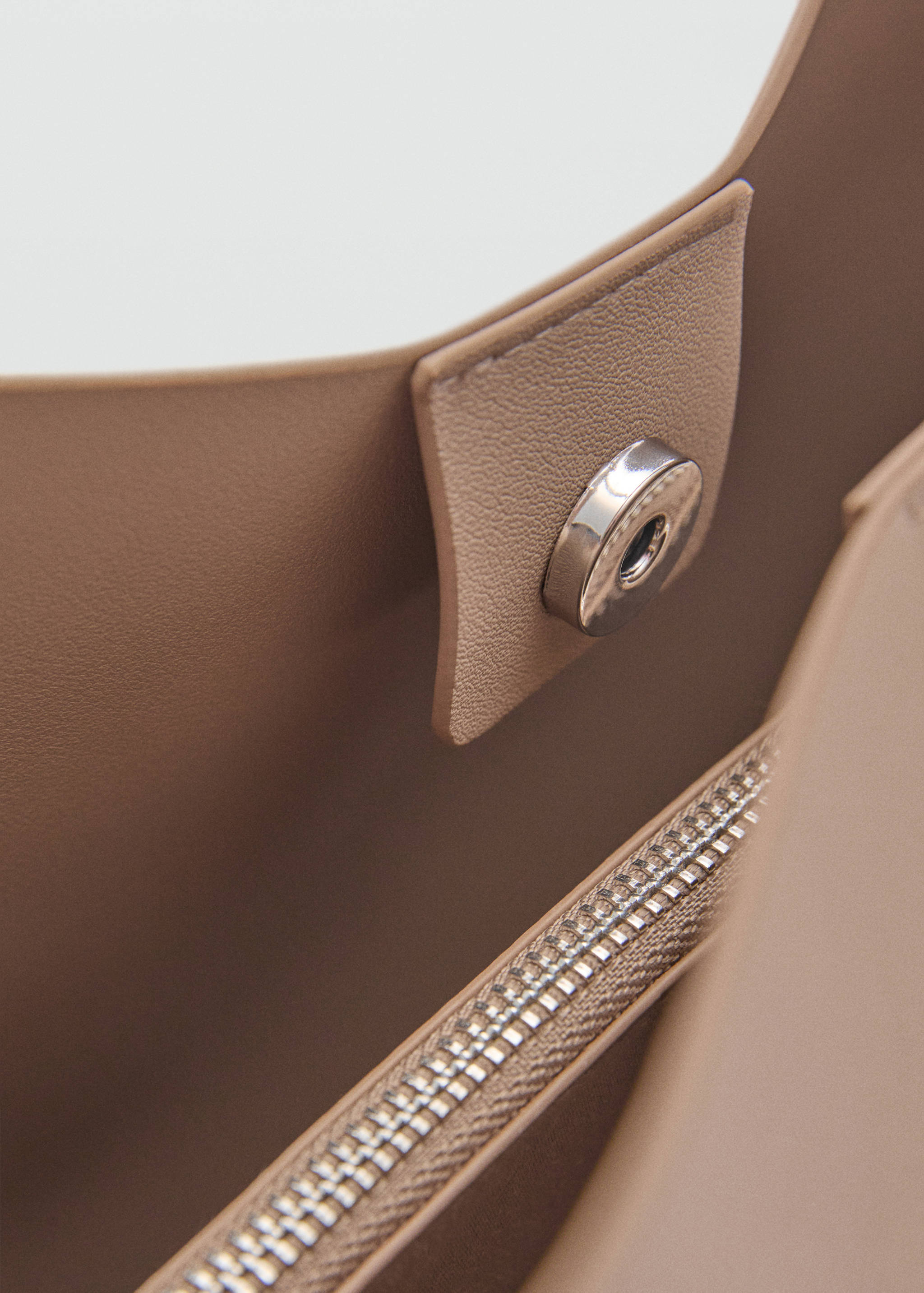 Shopper bag with buckle - Details of the article 2