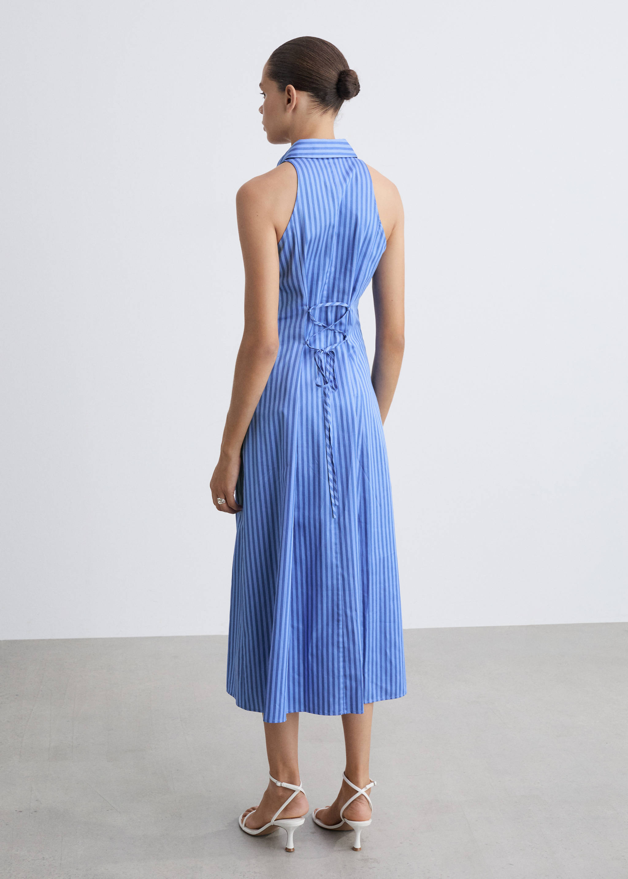 Csíkos ingruha - A cikk hátulja