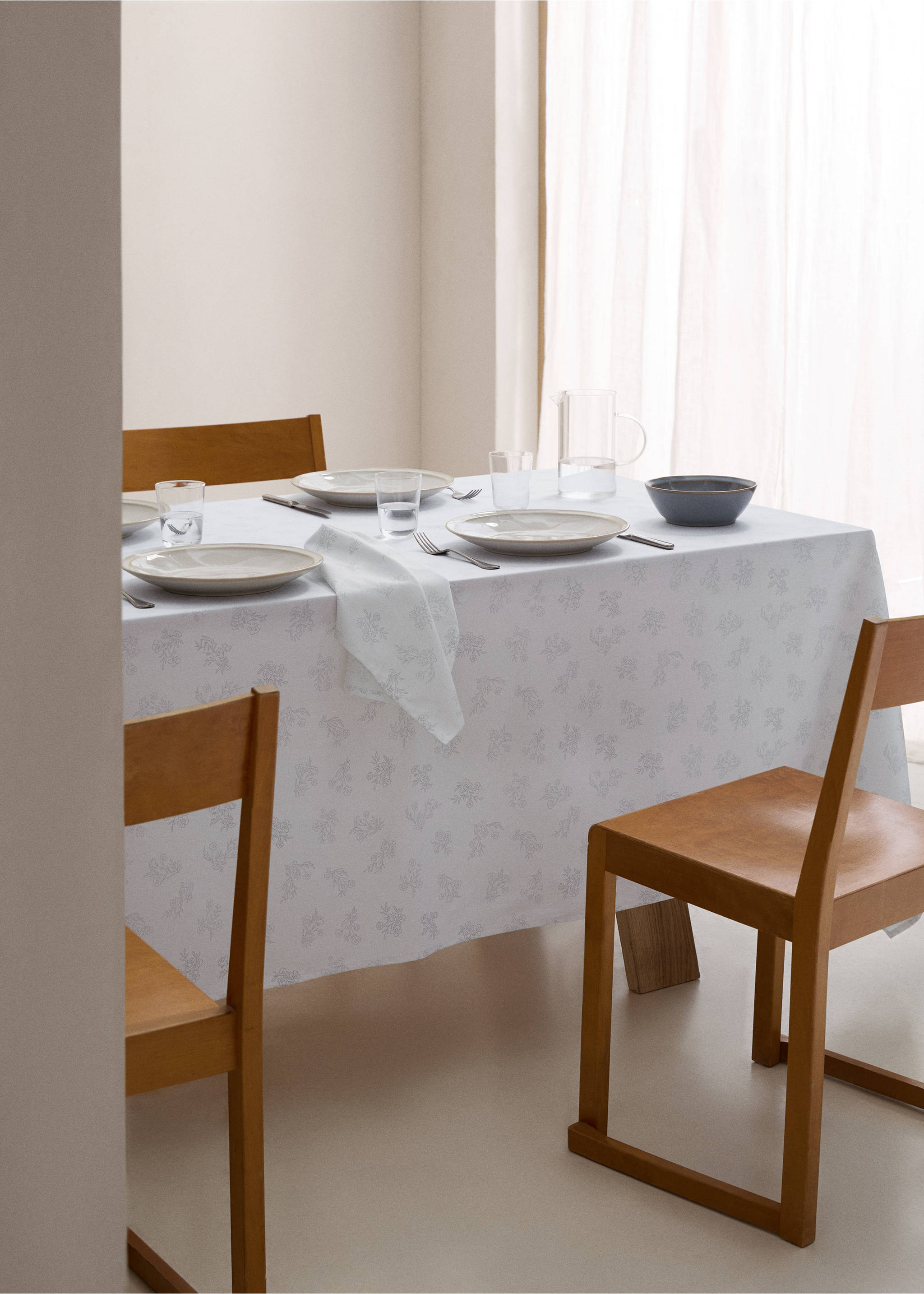 Nappe 100 % coton motif floral pour 6 à 8 convives - Plan général, Blanc. Ref: 77063277-00.