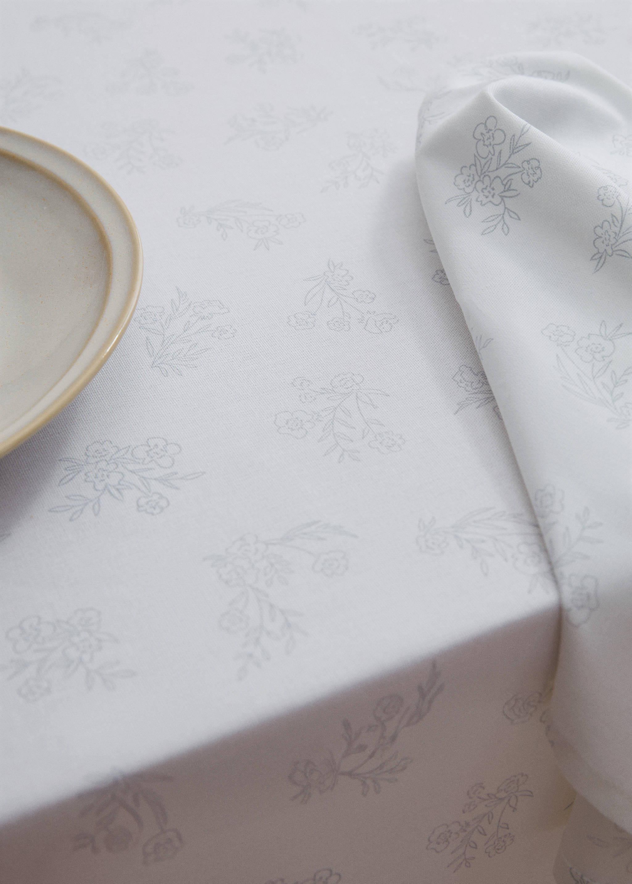 100% cotton tablecloth with floral design for 6 to 8 diners - Details of the article 7