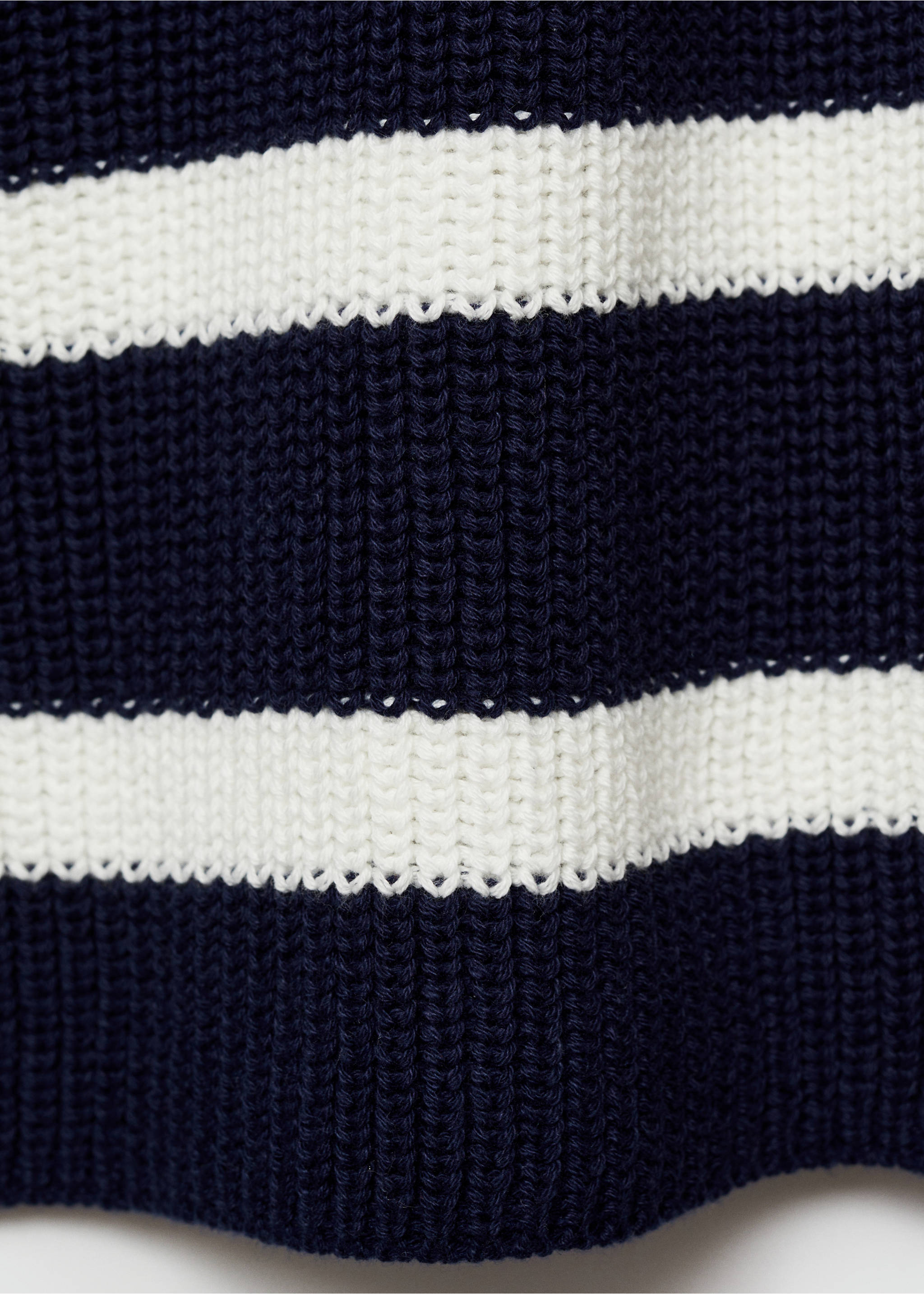 Gestreifter Strickpullunder - Detail des Artikels 0, Dunkles Marineblau. Ref: 77063286-00.