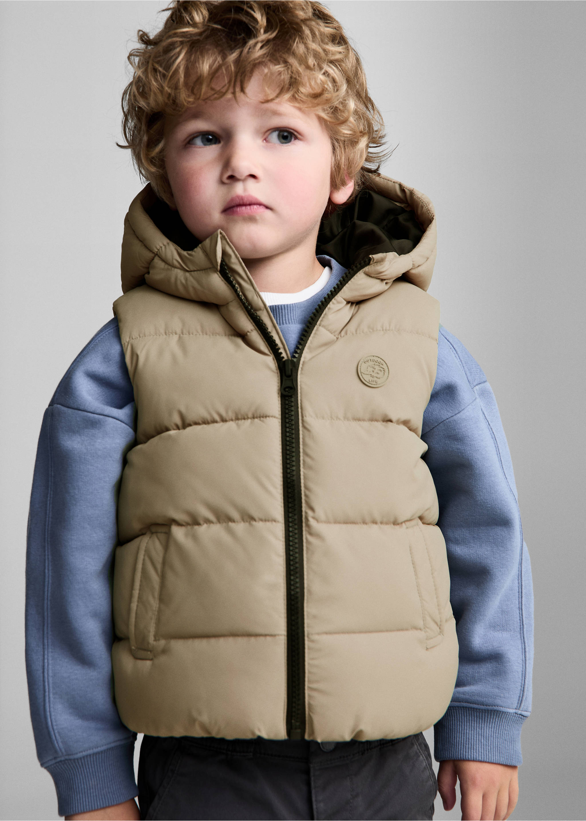 Quilted gilet with hood - Medium plane, Ivory White. Ref: 77064010-00.